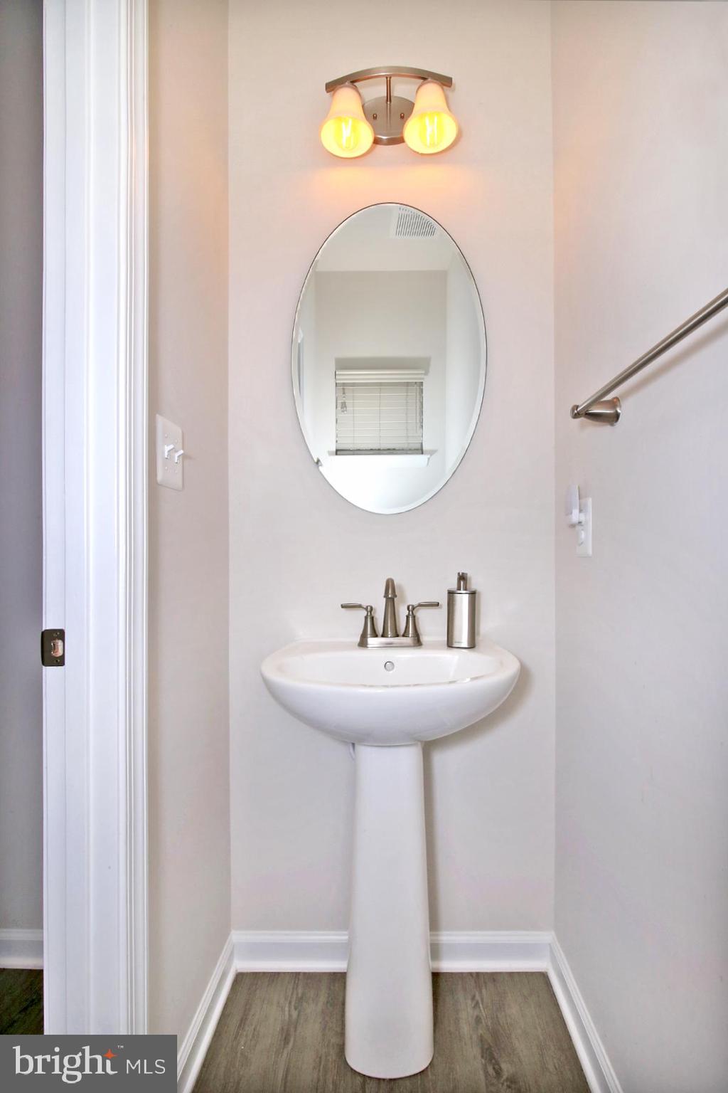 STRAY WINDS FARM - Residential