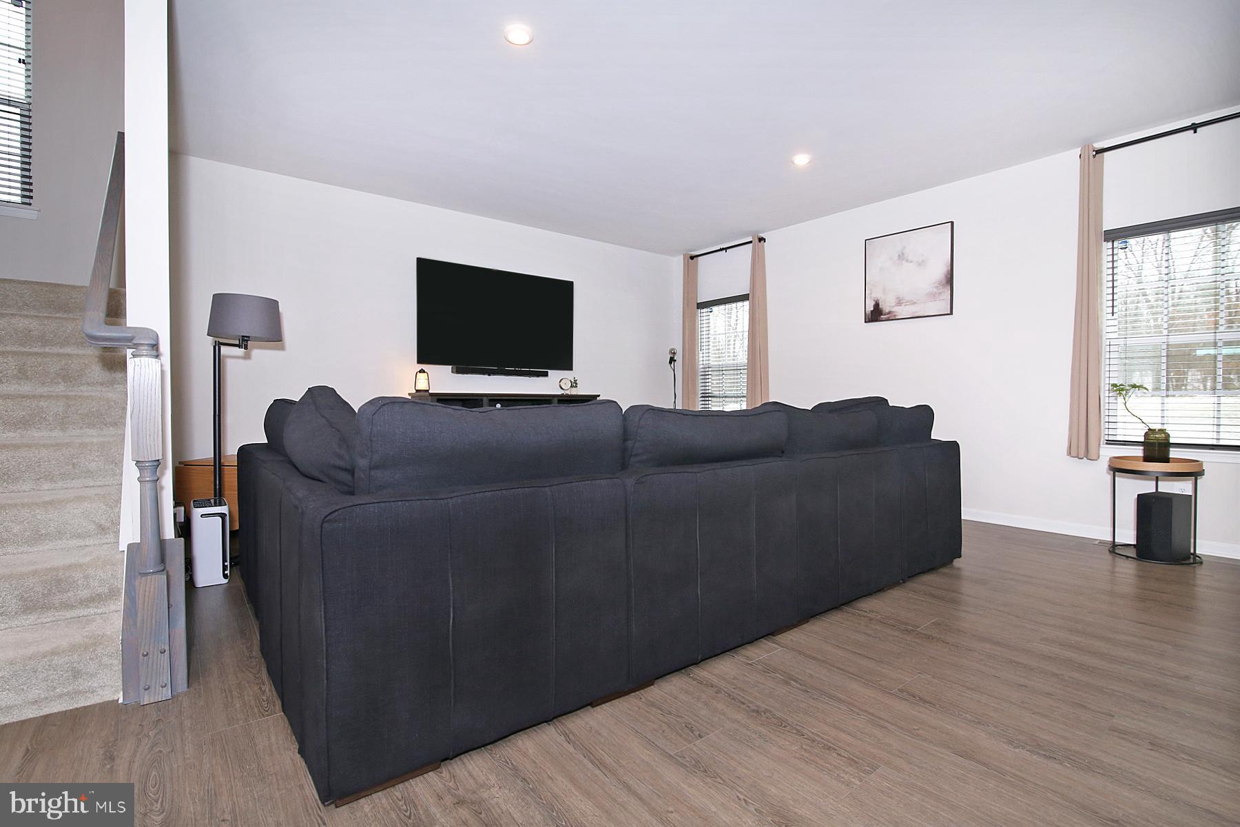 STRAY WINDS FARM - Residential