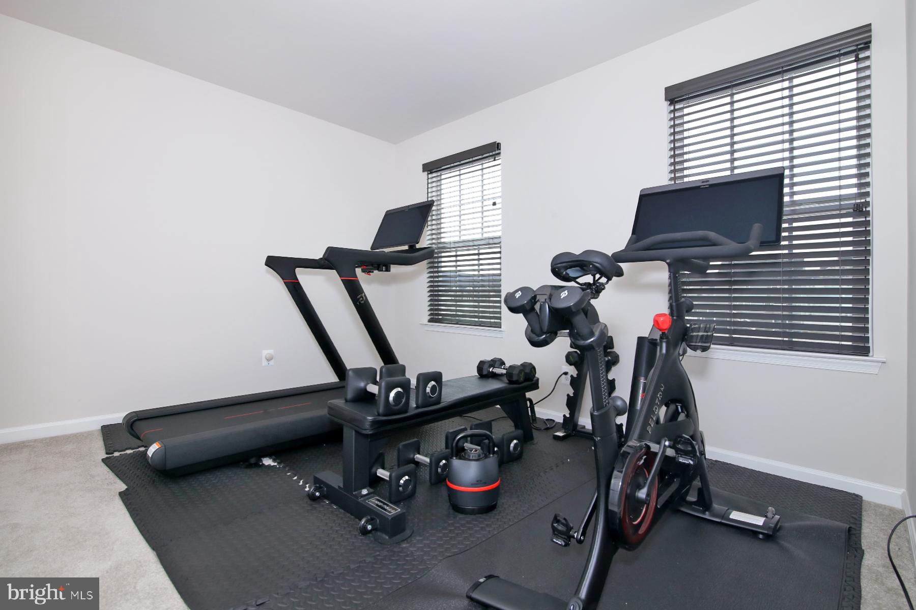 STRAY WINDS FARM - Residential