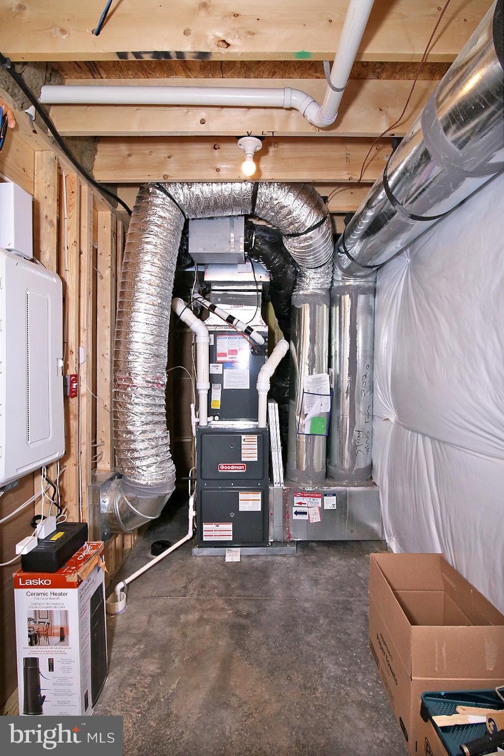 STRAY WINDS FARM - Residential