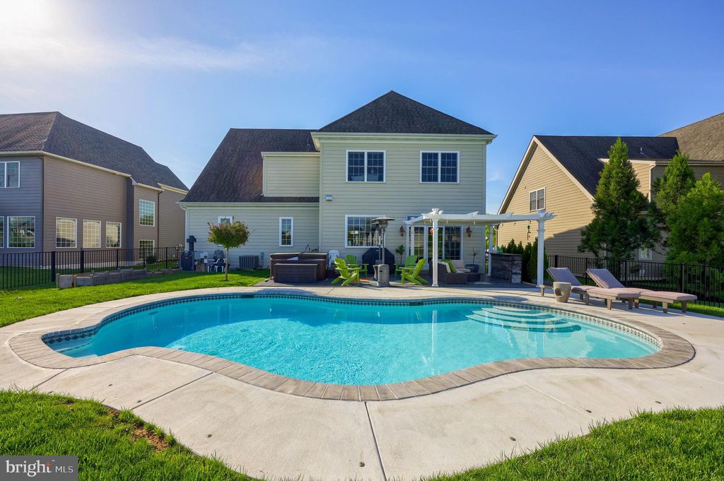 Photo of 657 INTEGRITY DR, LITITZ, PA 17543 (MLS # PALA2031460)