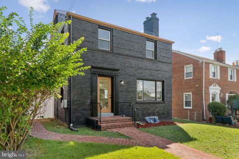 1794 41ST PLACE SE WASHINGTON DC 20020