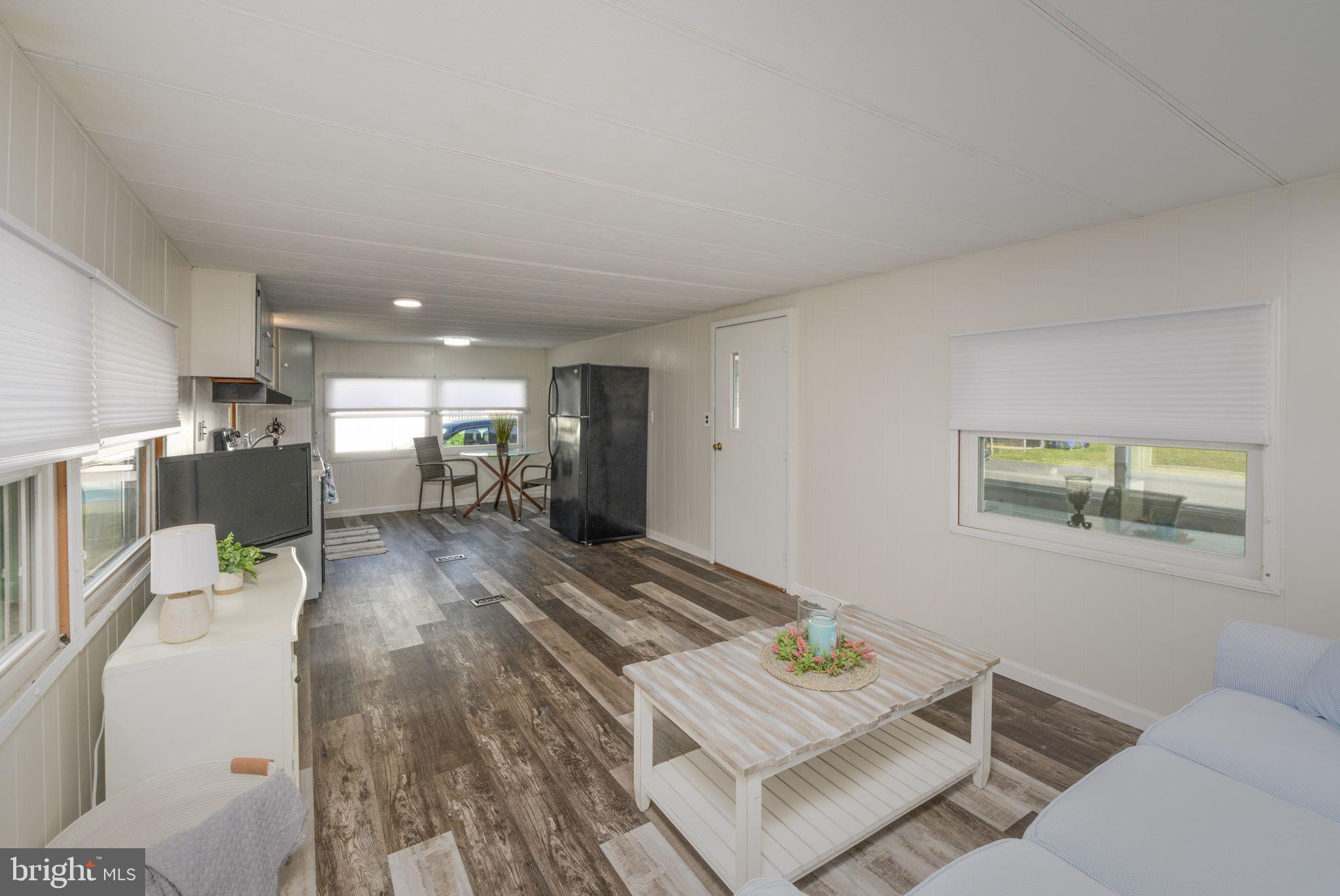 WHITE HOUSE BEACH - Residential