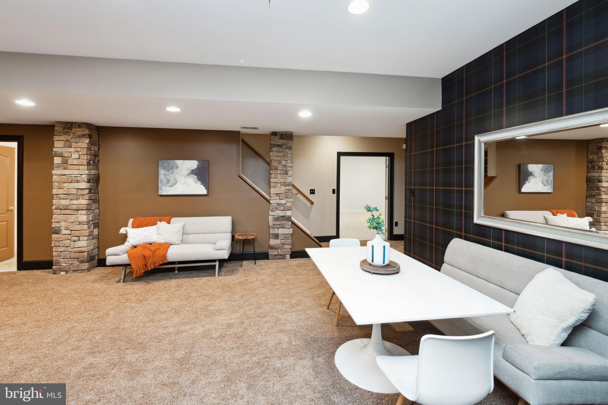 SOUTH RIVER COLONY - Residential