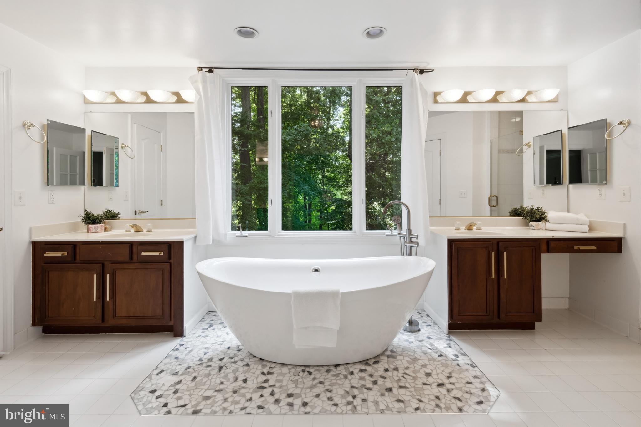 SOUTH RIVER COLONY - Residential