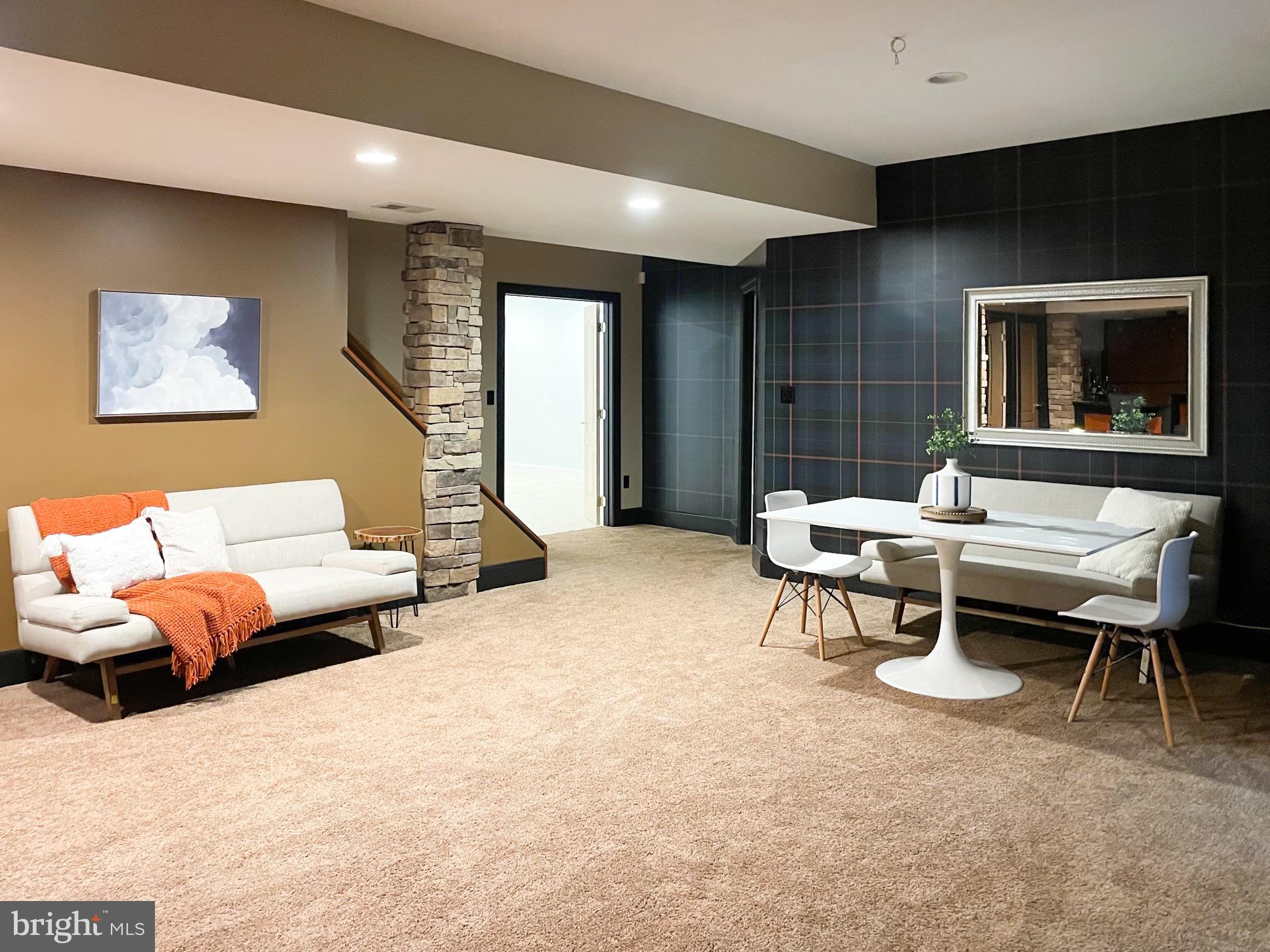 SOUTH RIVER COLONY - Residential