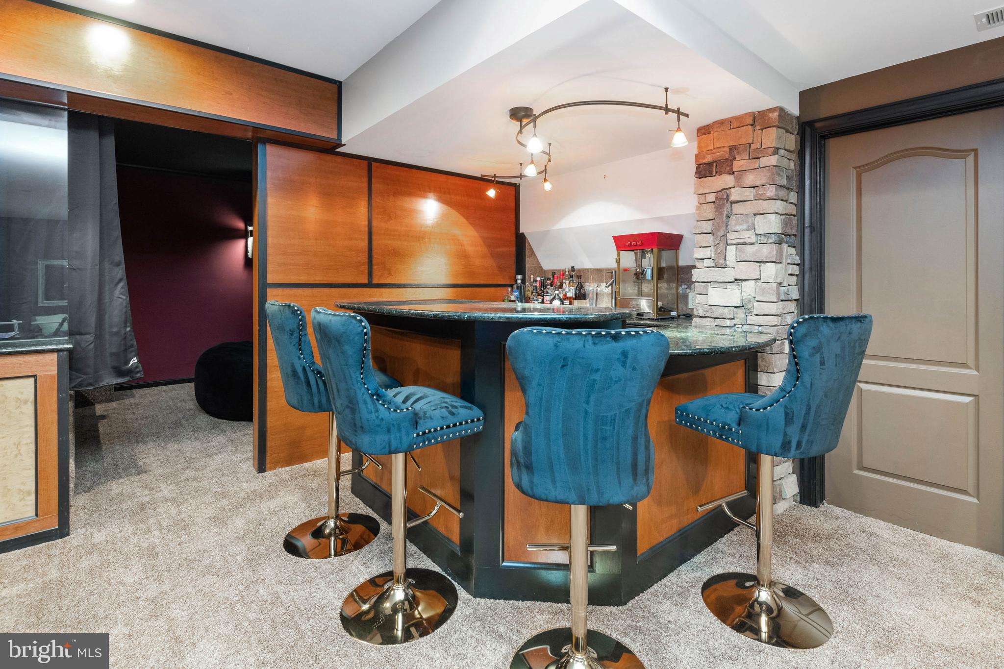 SOUTH RIVER COLONY - Residential