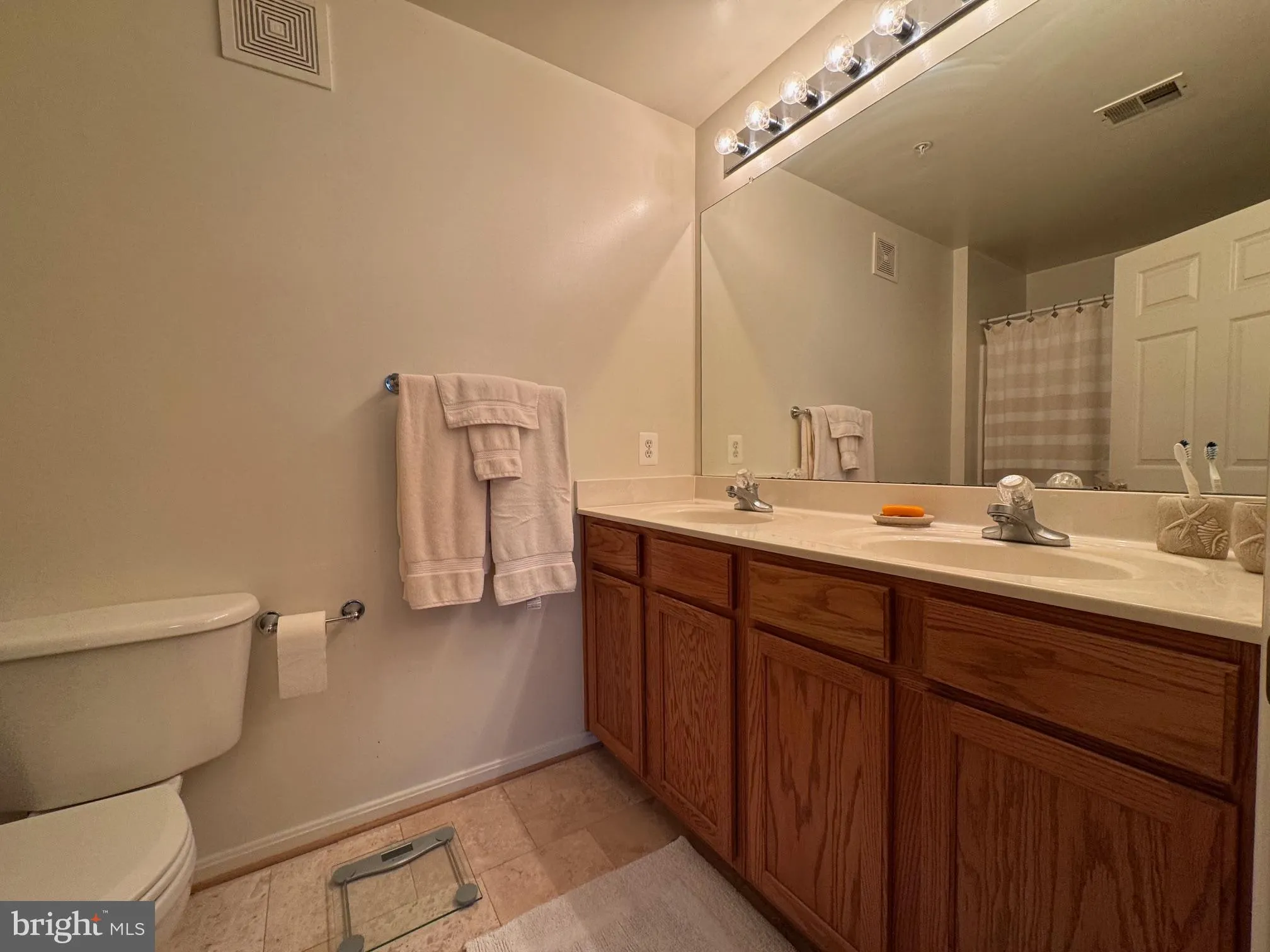 Annapolis, Maryland 21401, United States, 2 Bedrooms Bedrooms, ,2 BathroomsBathrooms,Residential,Active,191931