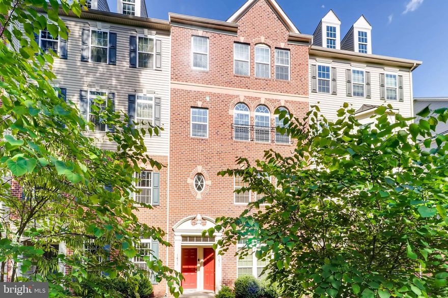 Back on Market!  Buyer financing fell thru! Unique garage condo that lives like a single family home. Large eat in kitchen with Granite, Black appliances, and breakfast bar. Kitchen opens to a large family room with a fireplace and deck.  Huge formal living room and dining room.  Master bedroom has two walk-in closets and attached master bathroom that includes a separate shower and soaking tub.