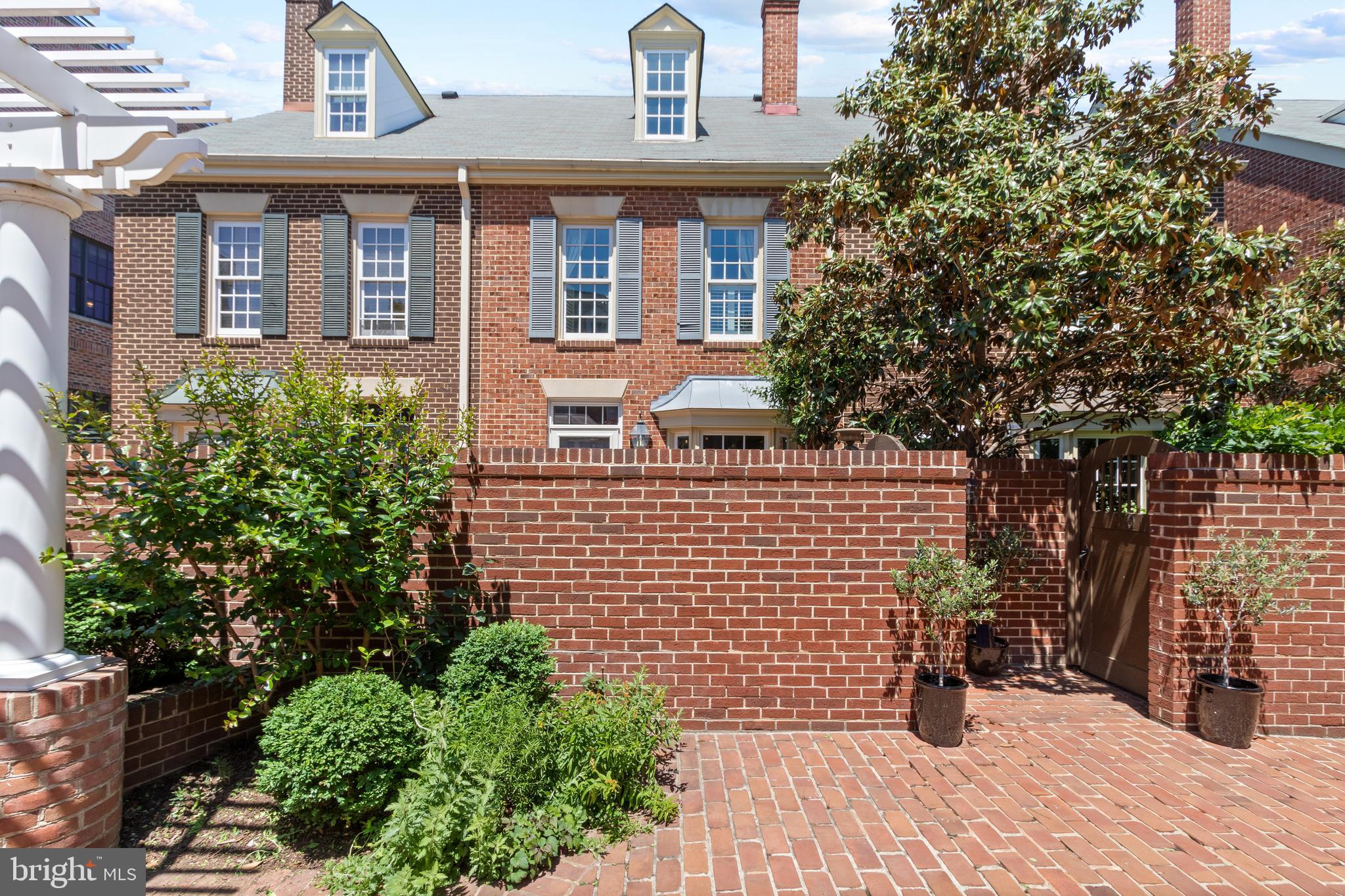 SHAD ROW - Residential Lease