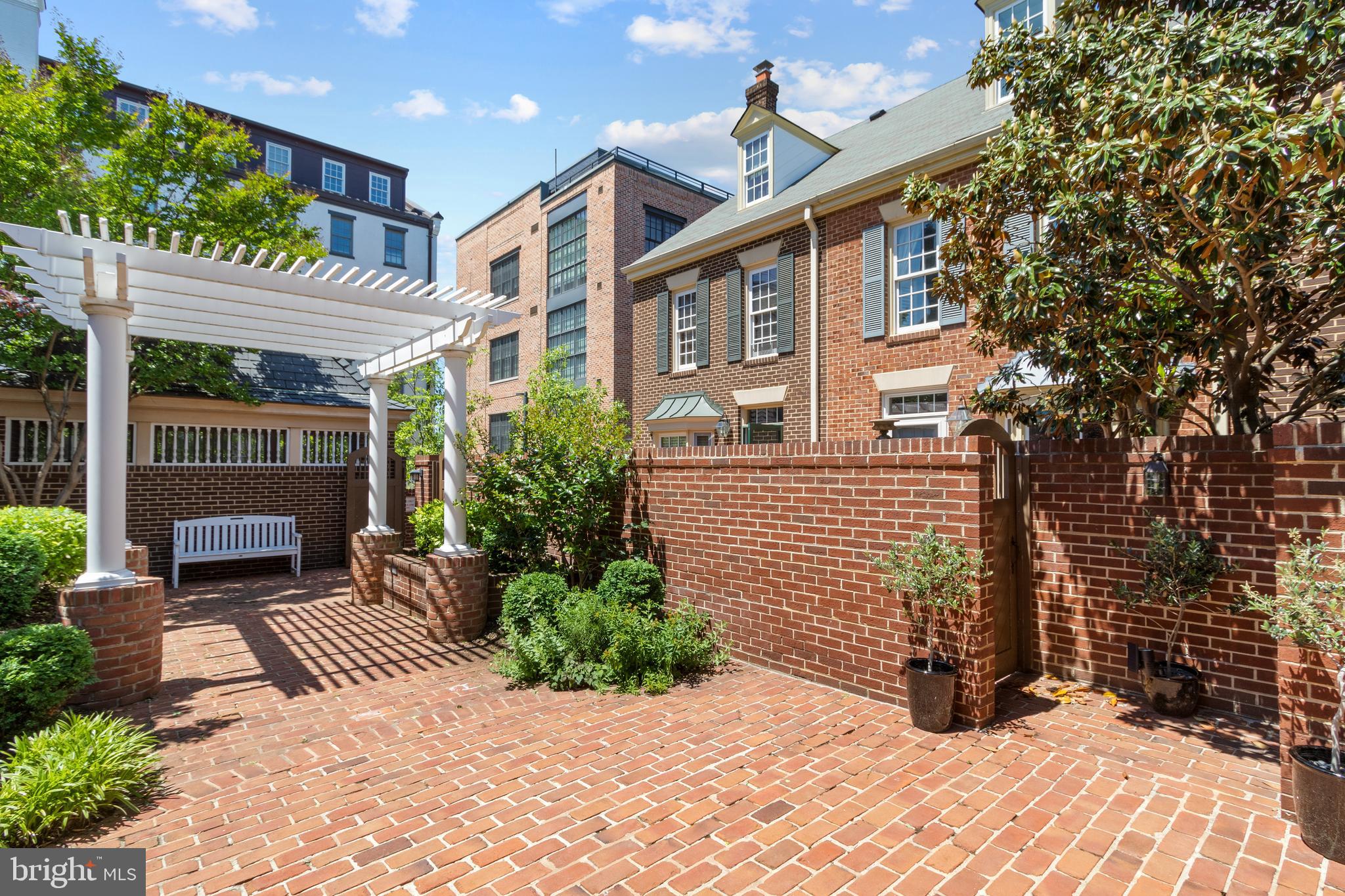 SHAD ROW - Residential Lease