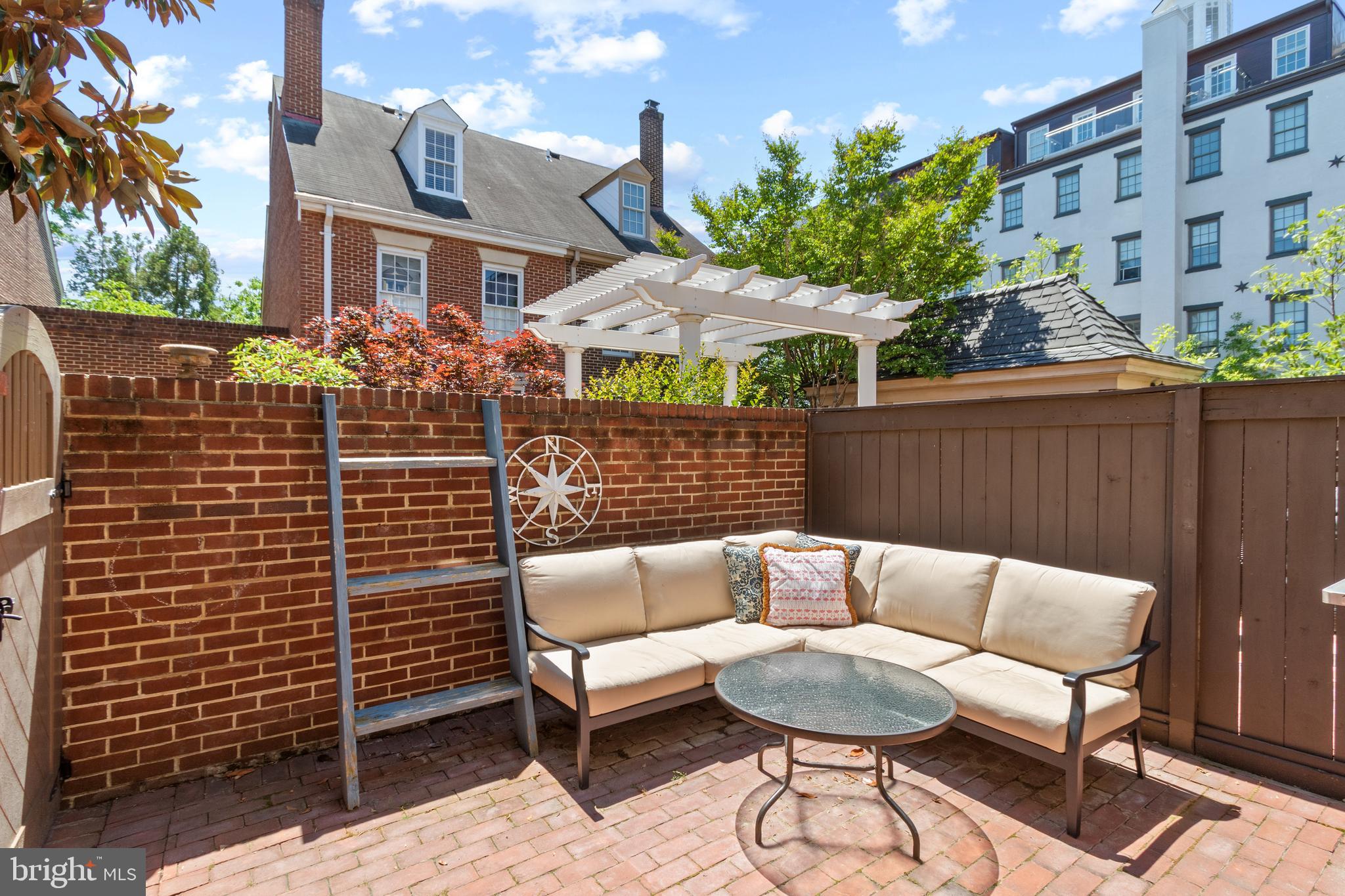 SHAD ROW - Residential Lease