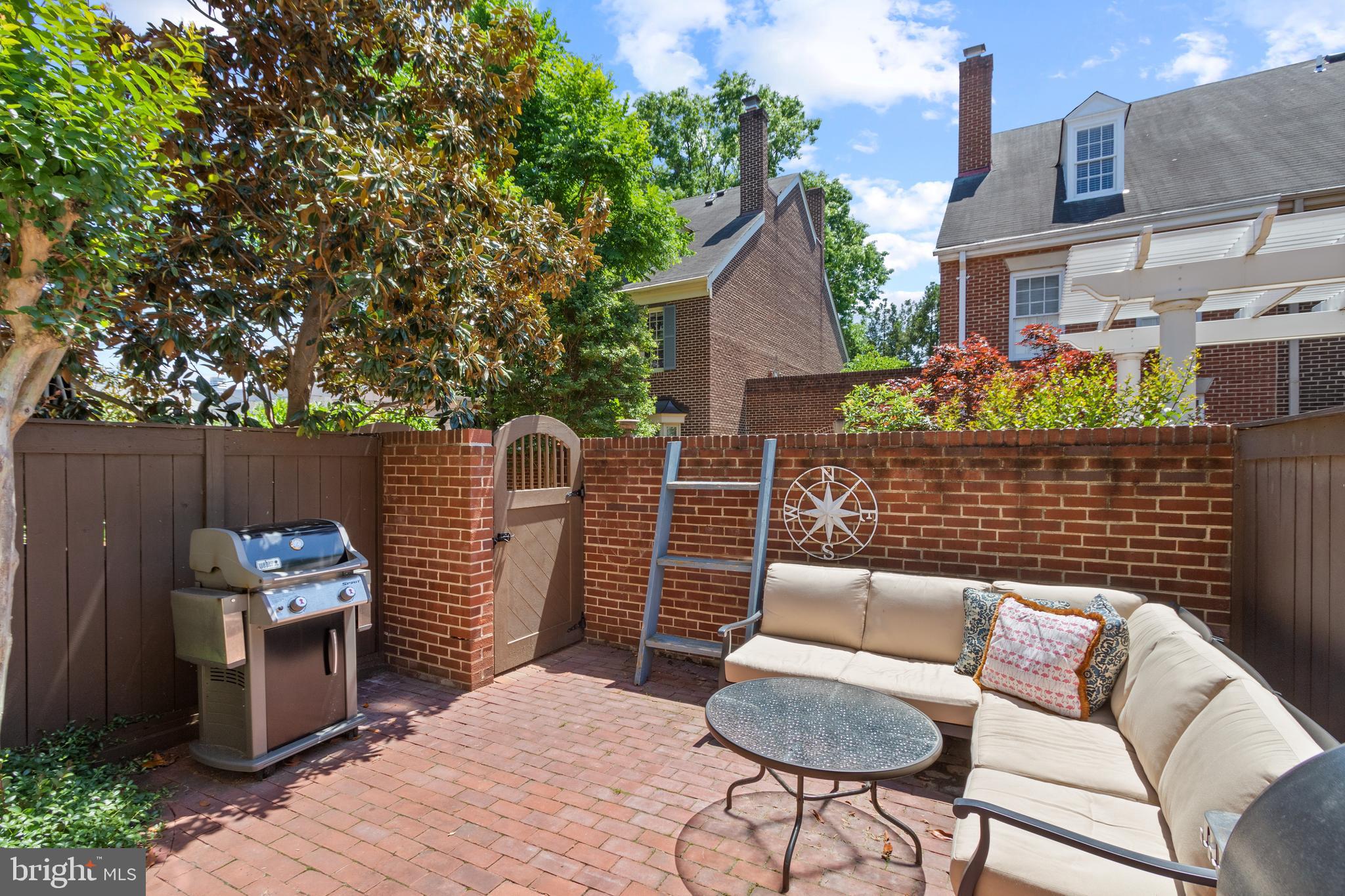 SHAD ROW - Residential Lease