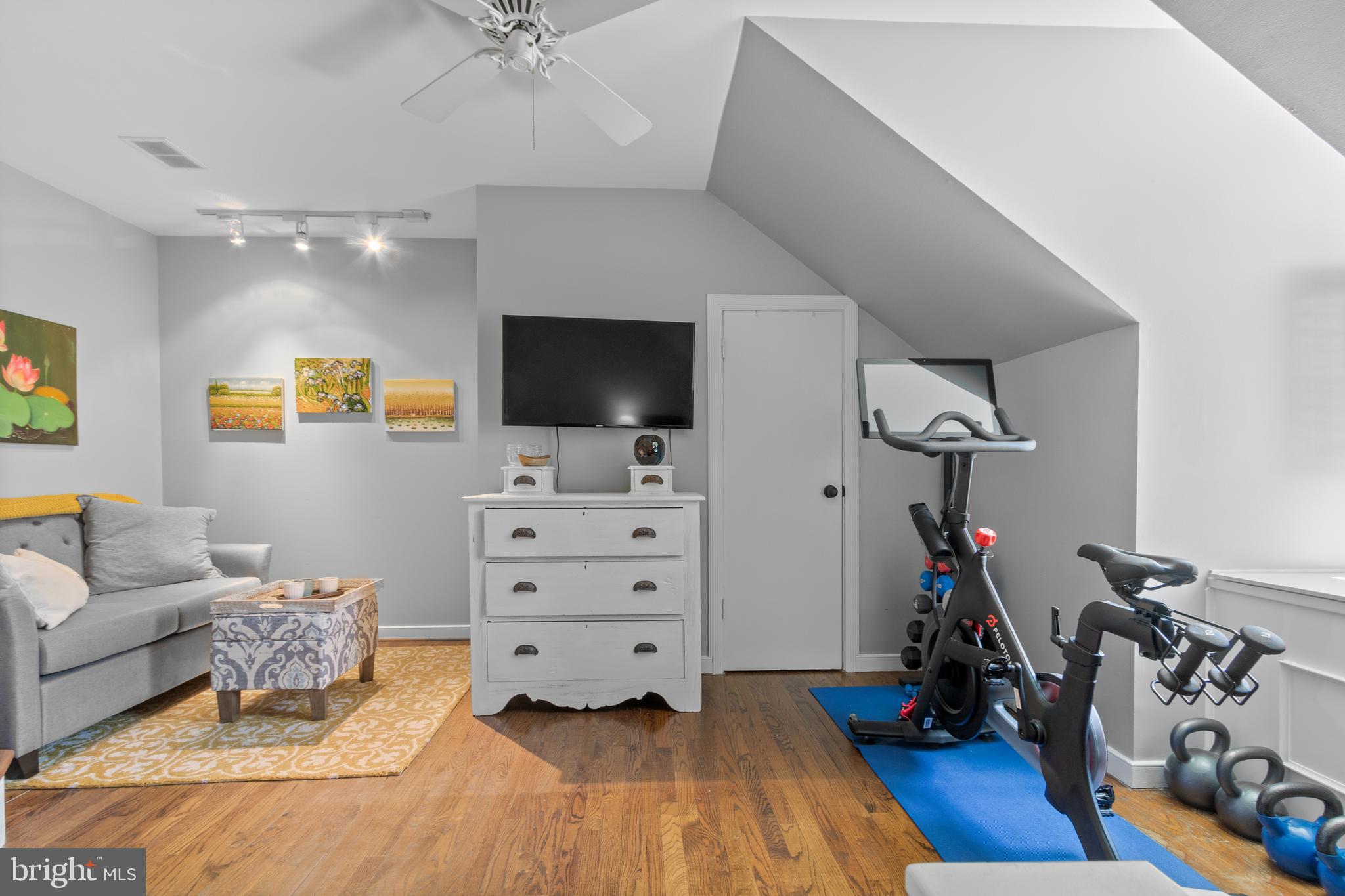 SHAD ROW - Residential Lease