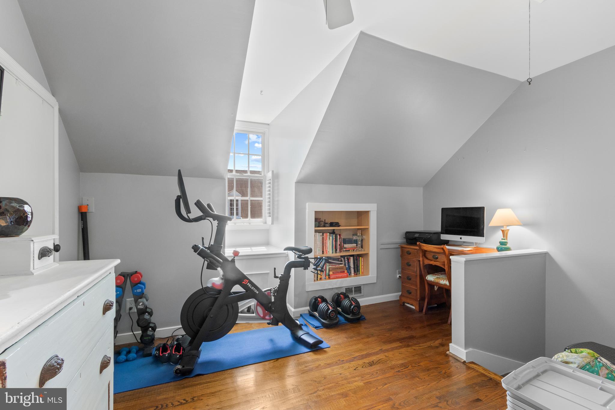 SHAD ROW - Residential Lease