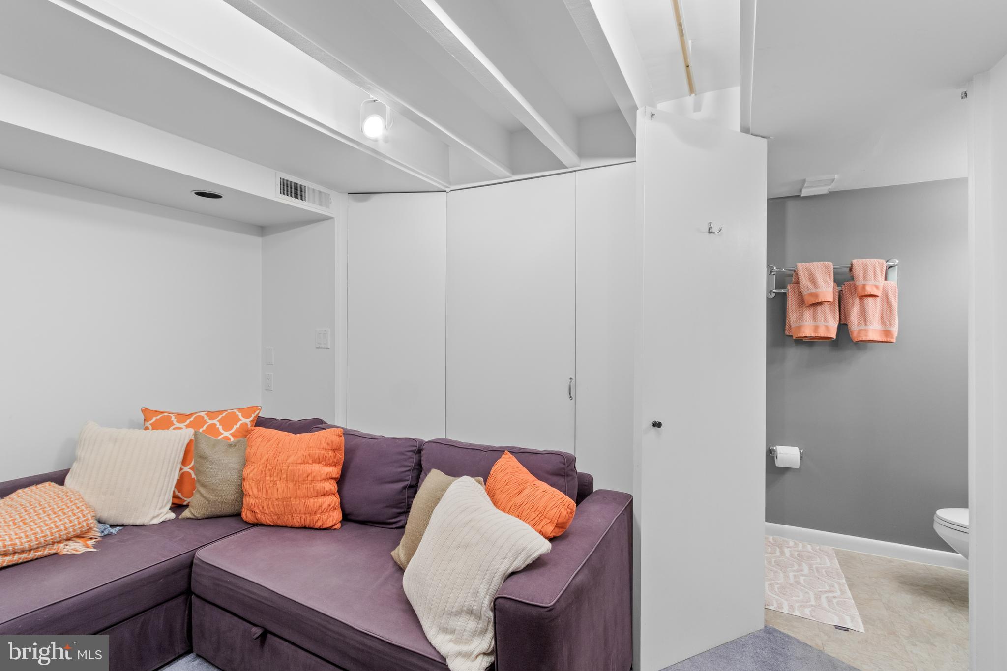 SHAD ROW - Residential Lease