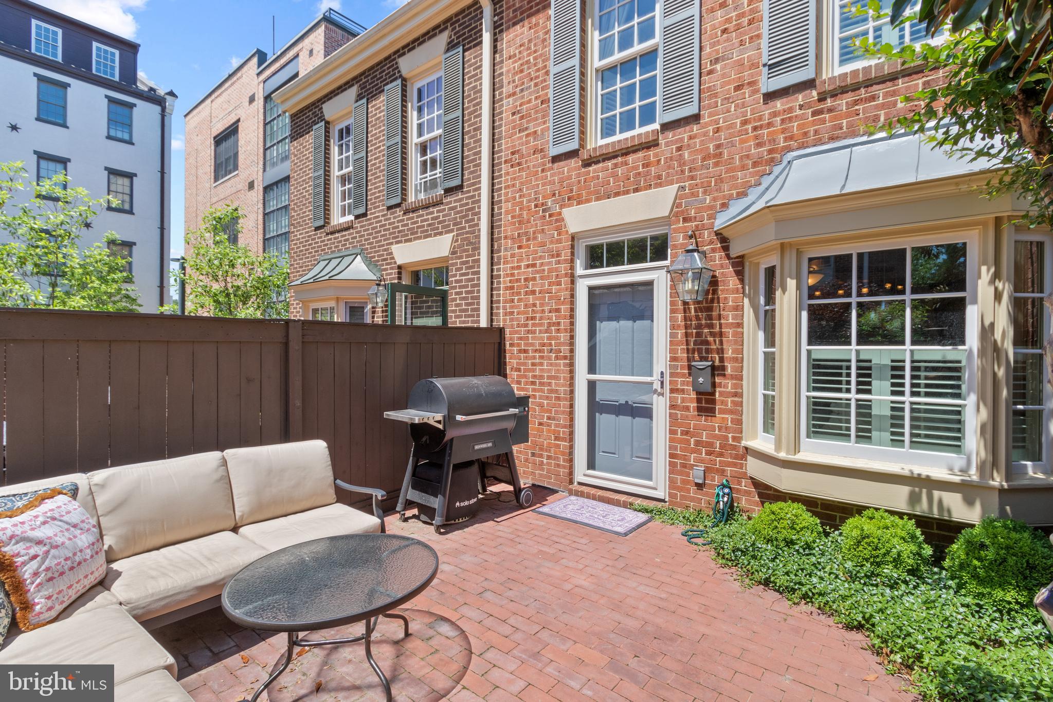 SHAD ROW - Residential Lease