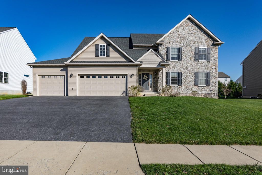 Photo of 632 FROME AVE, LITITZ, PA 17543 (MLS # PALA2028204)