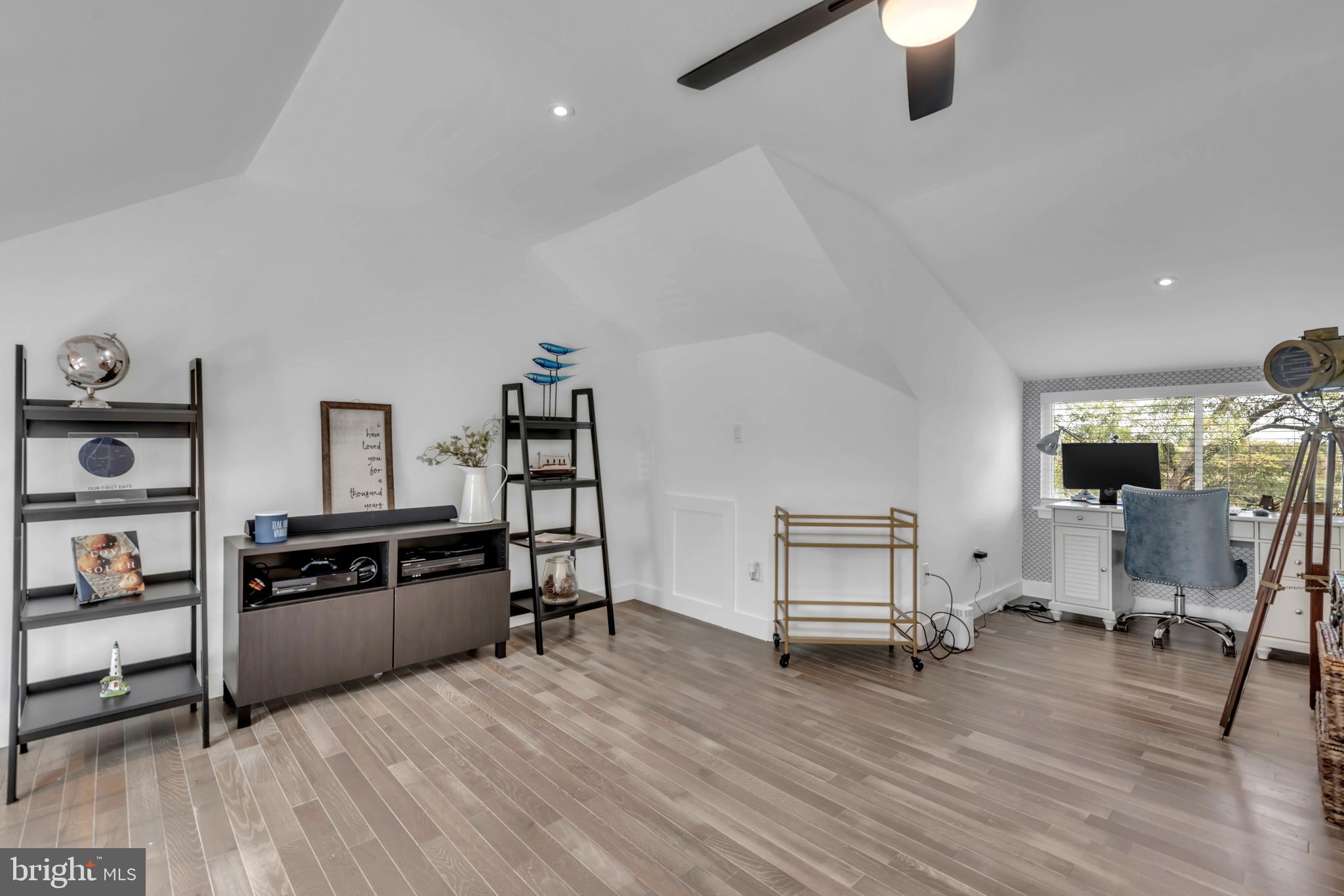 STONEY BEACH - Residential