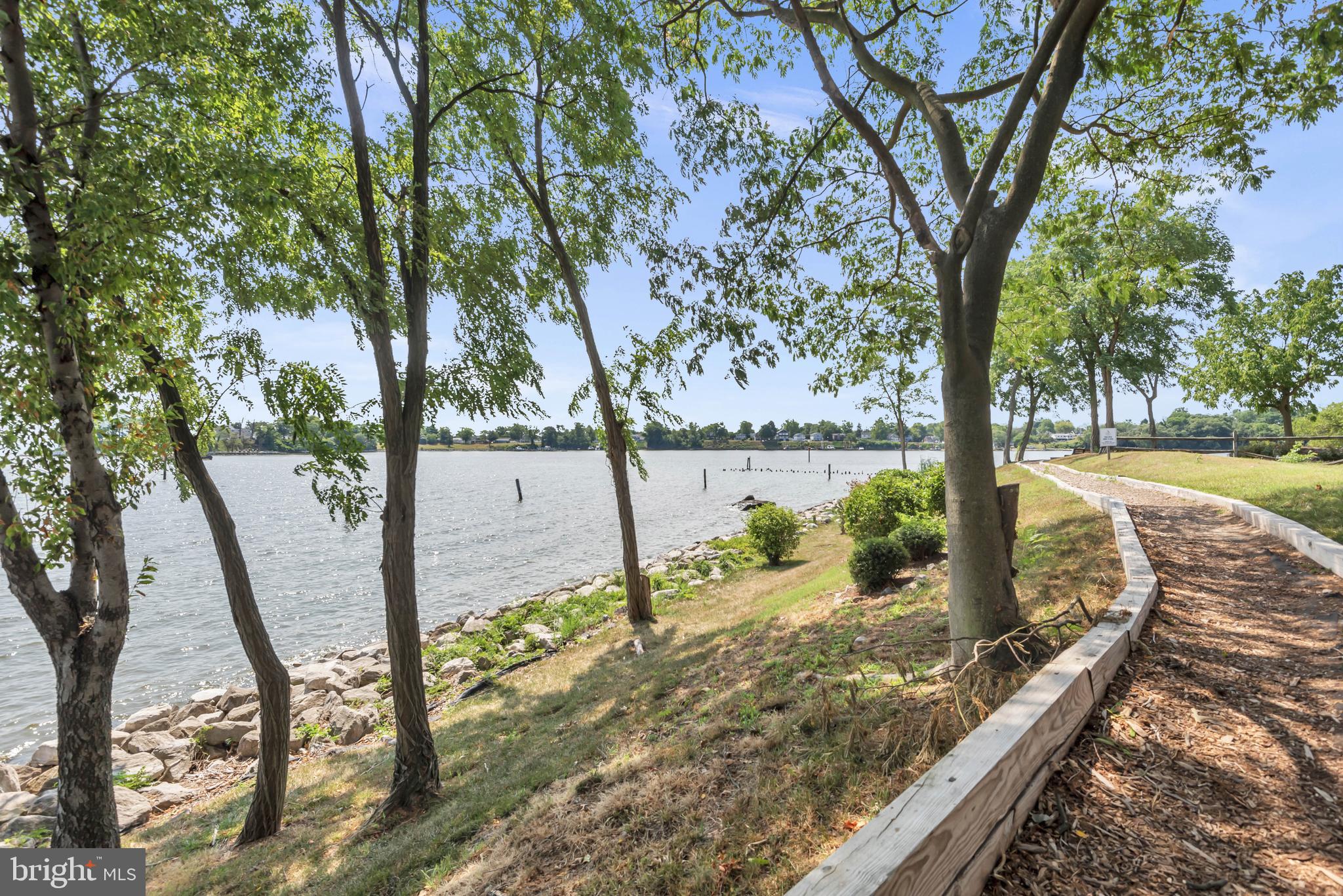STONEY BEACH - Residential
