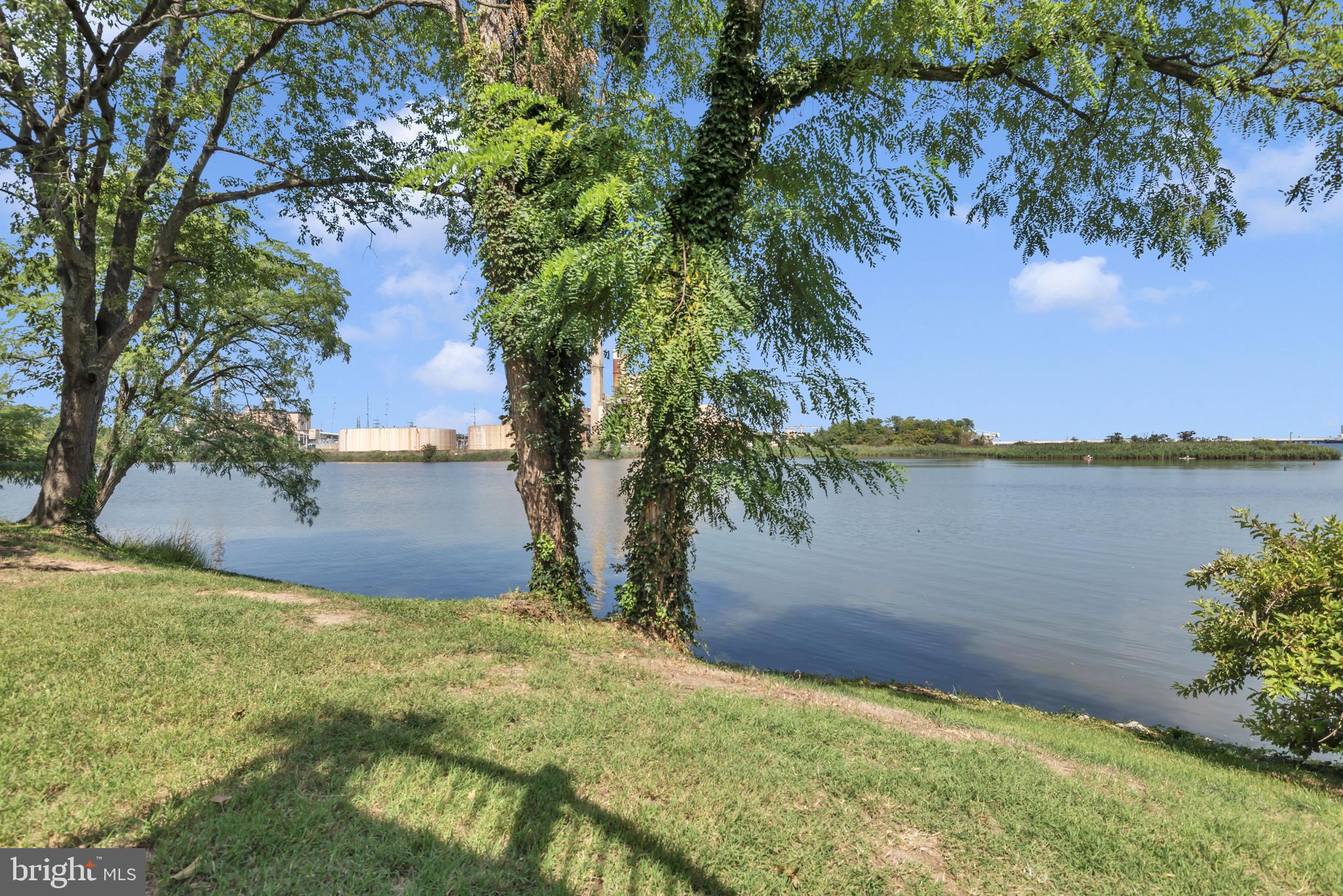 STONEY BEACH - Residential