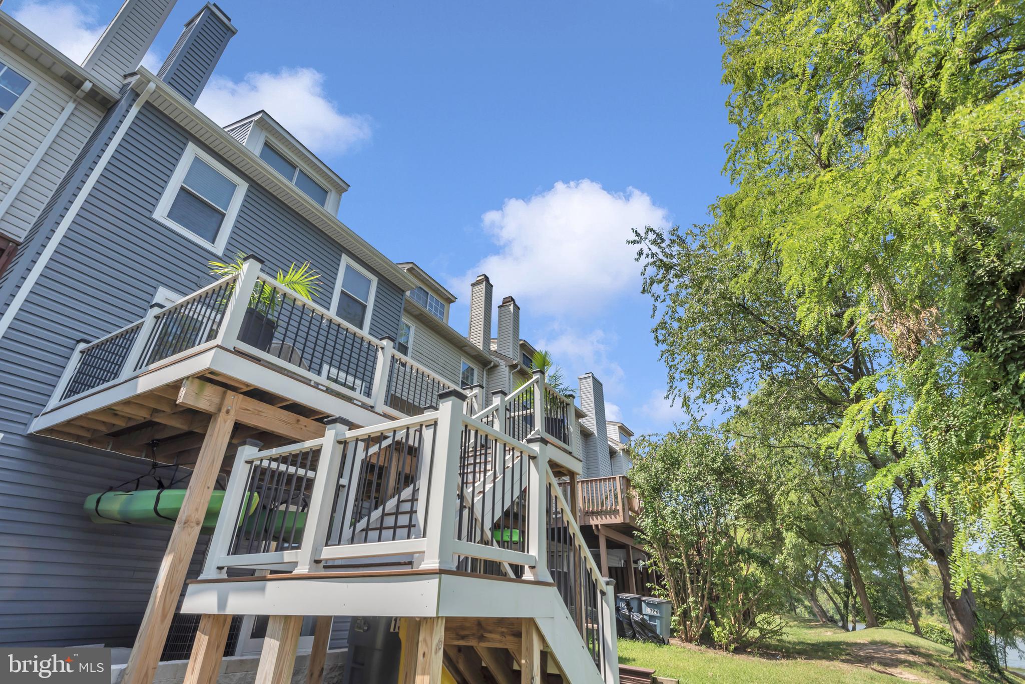 STONEY BEACH - Residential