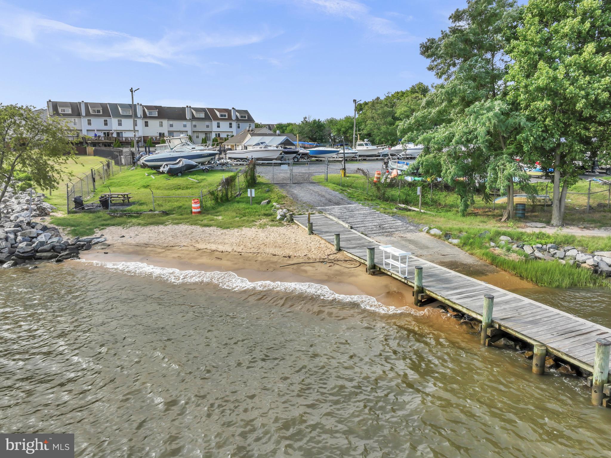 STONEY BEACH - Residential