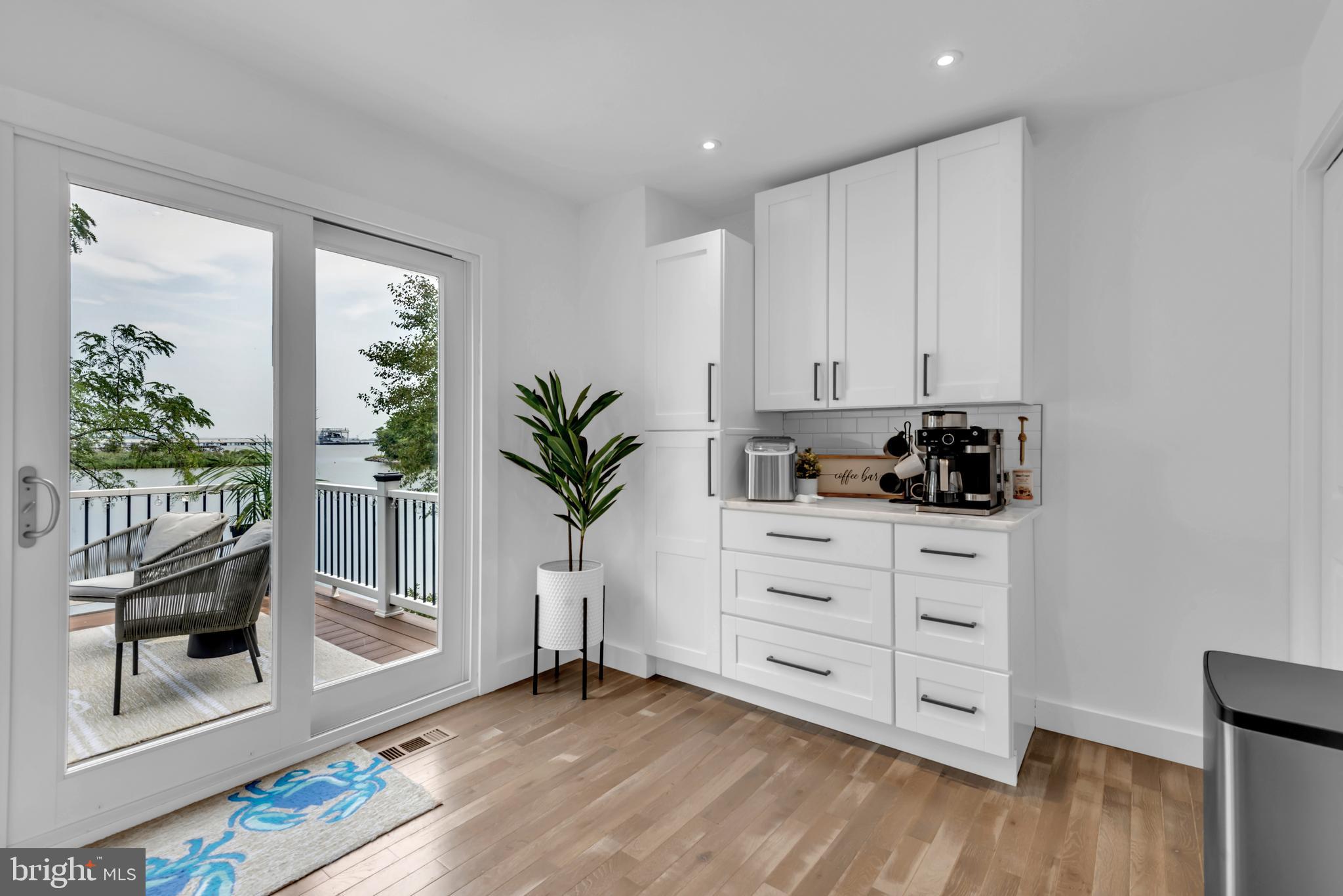 STONEY BEACH - Residential