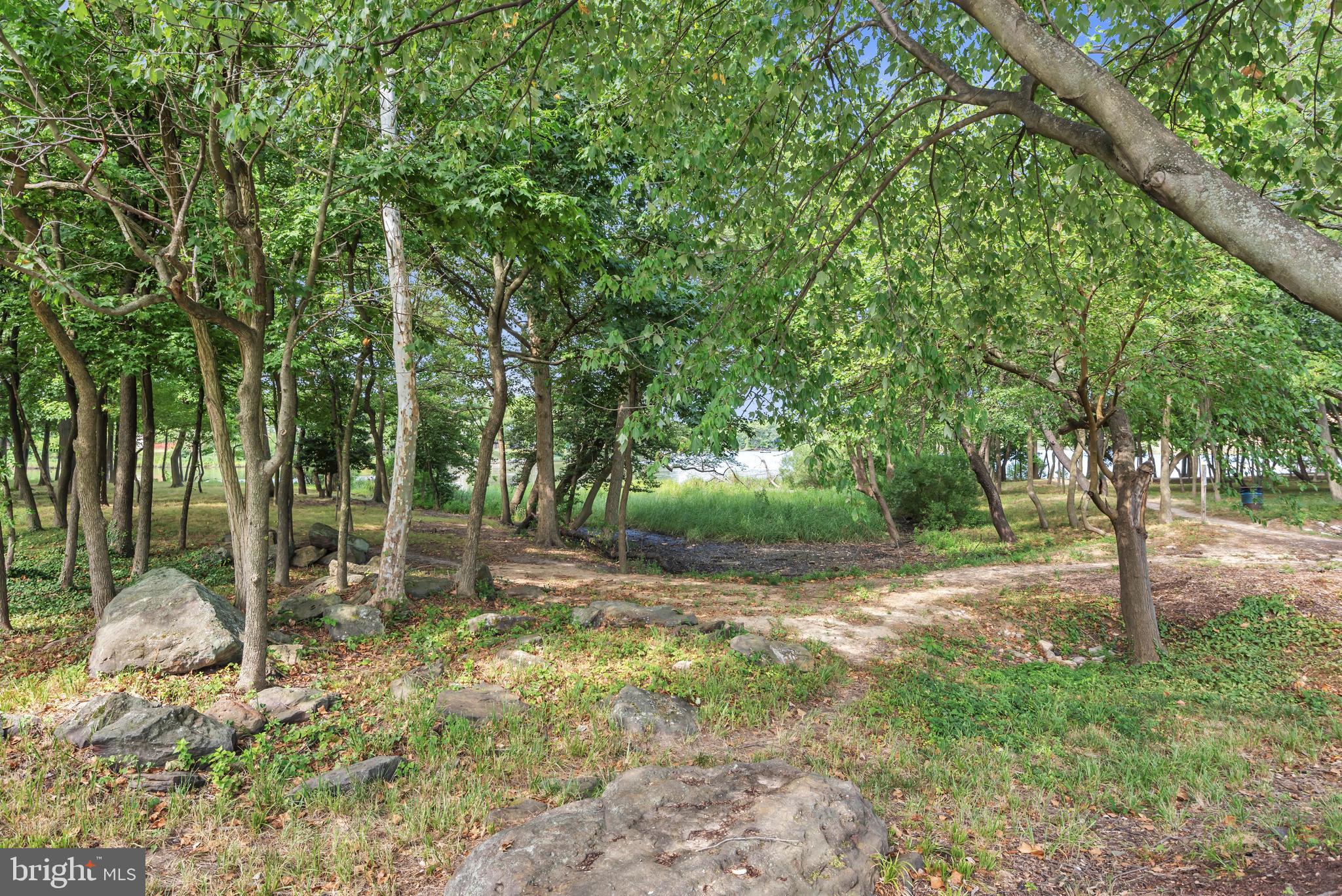 STONEY BEACH - Residential