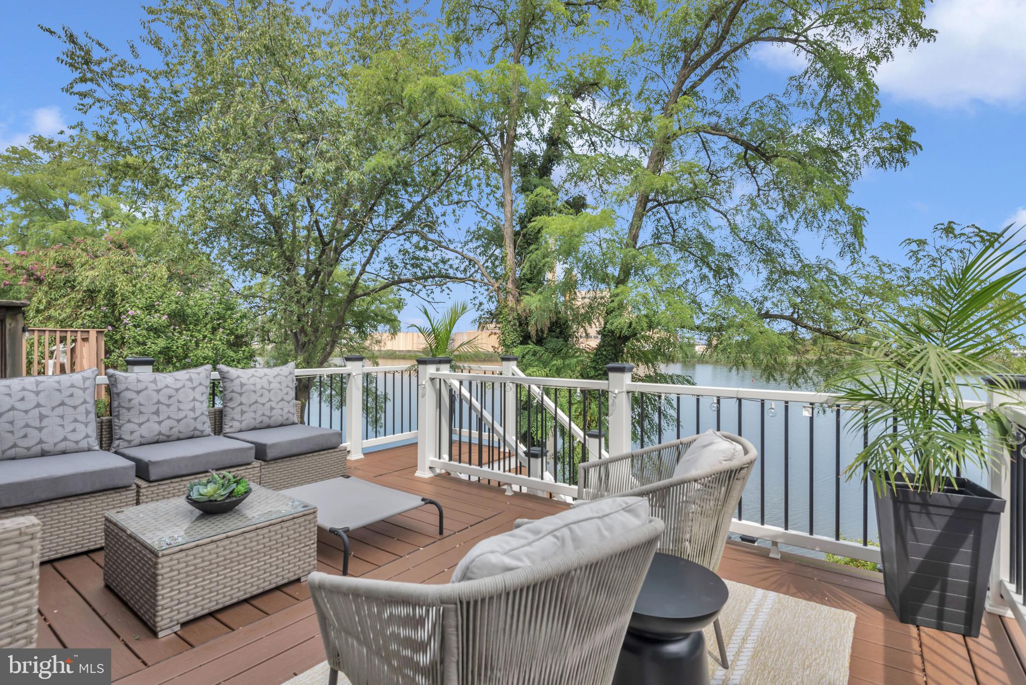 STONEY BEACH - Residential