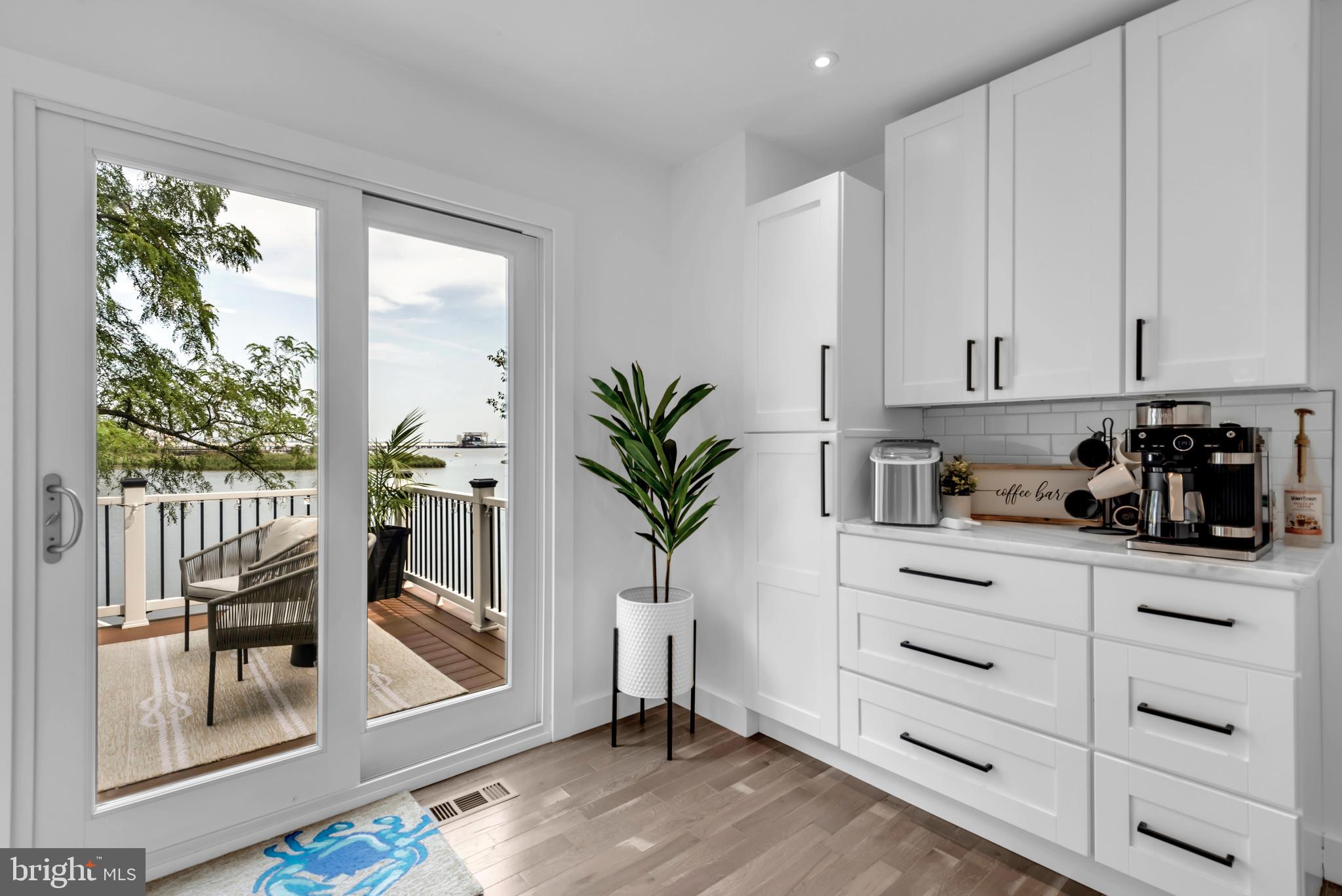 STONEY BEACH - Residential