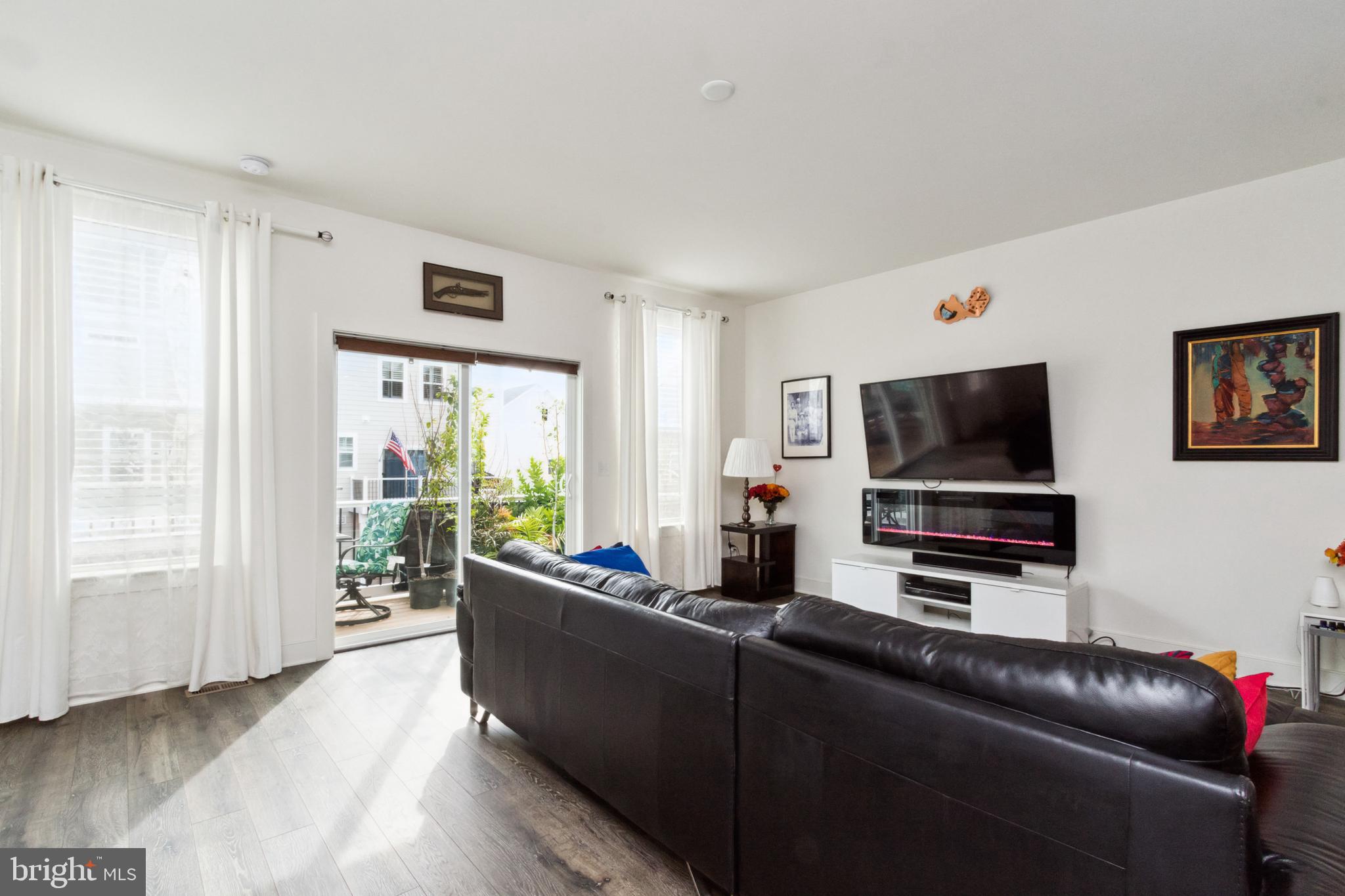 POTOMAC SHORES - Residential Lease