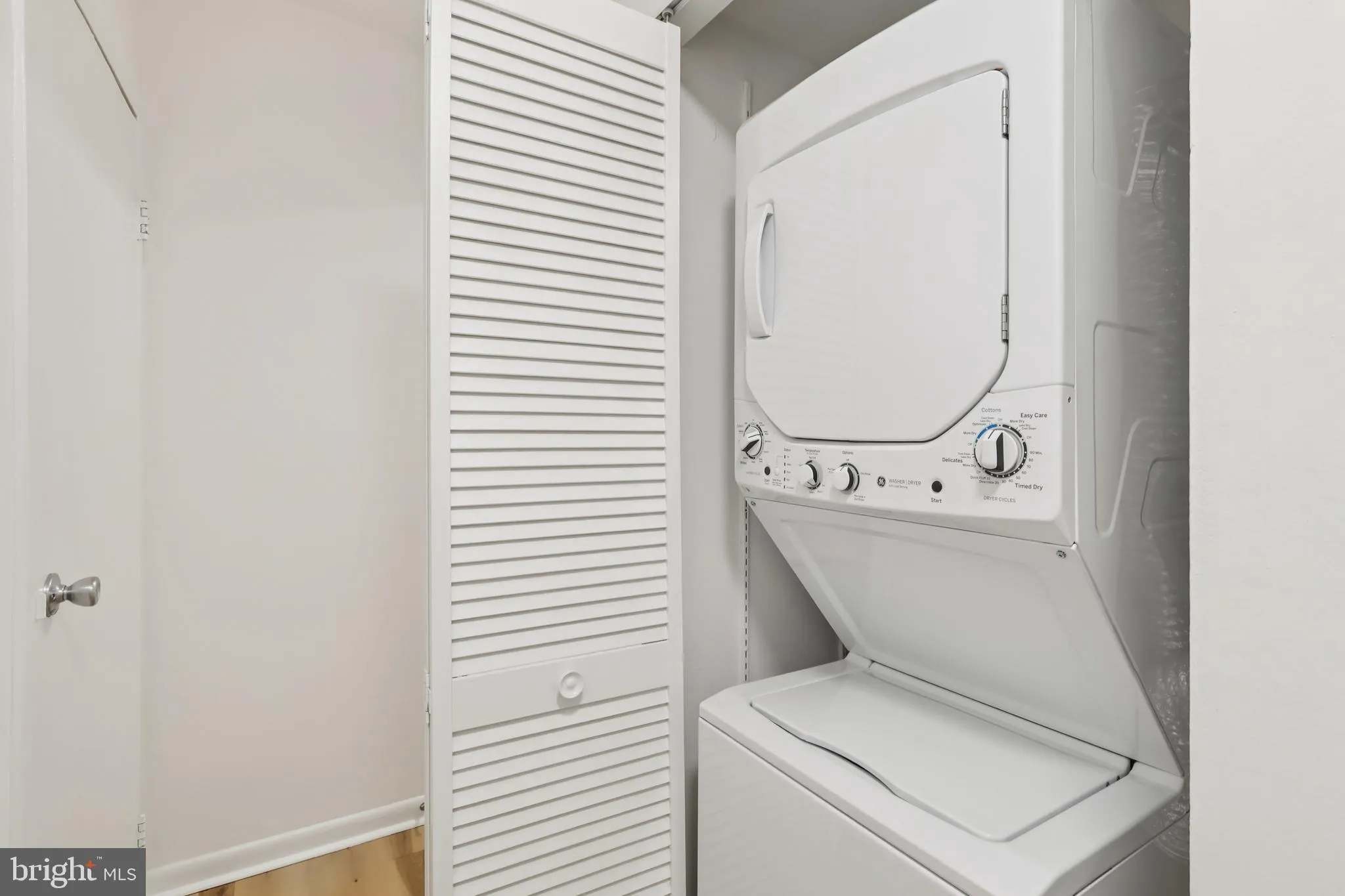 Philadelphia, Pennsylvania 19129, United States, 2 Bedrooms Bedrooms, ,2 BathroomsBathrooms,Residential,Active,161118