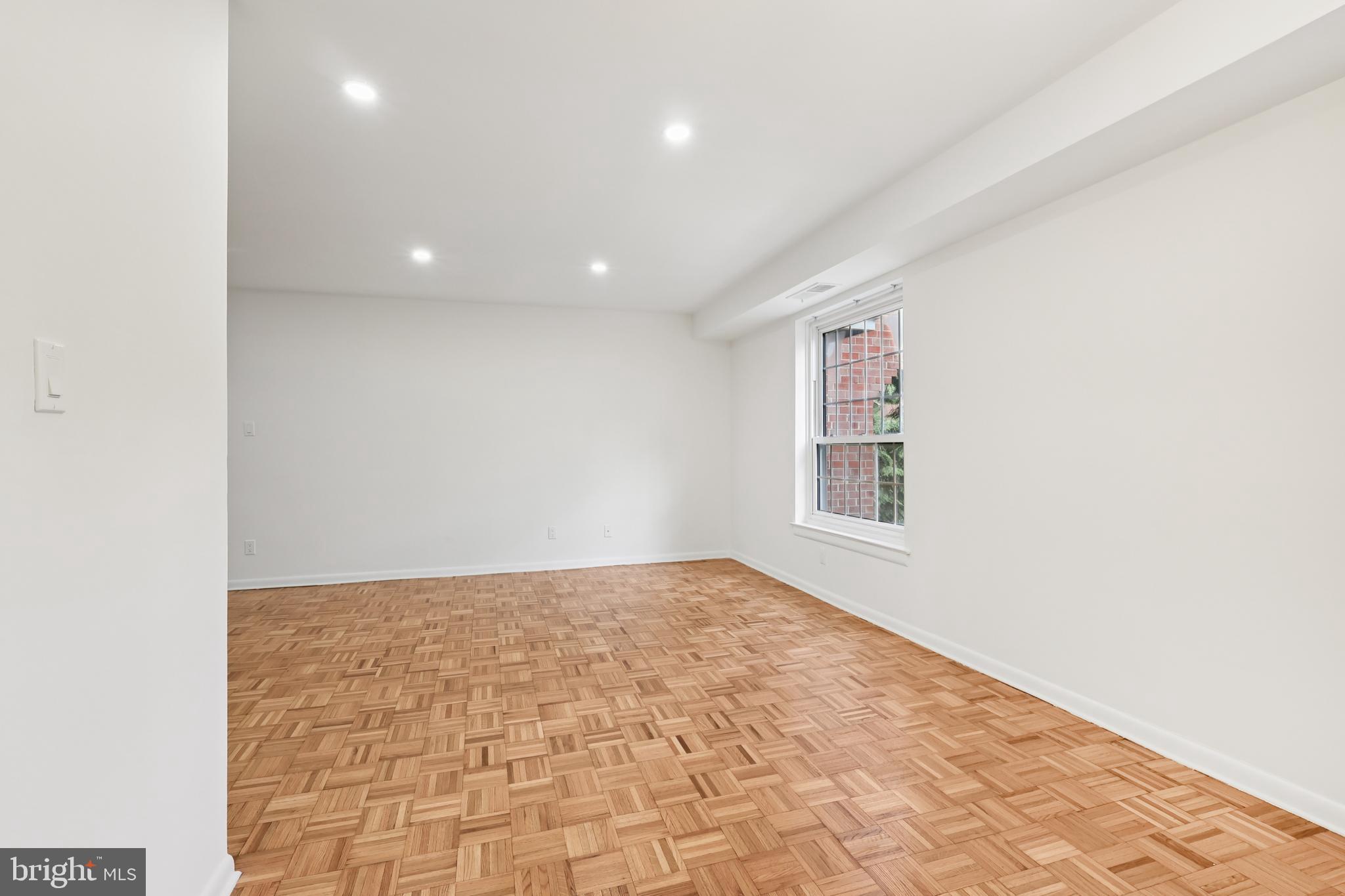 GYPSY LANE CONDOS - Residential