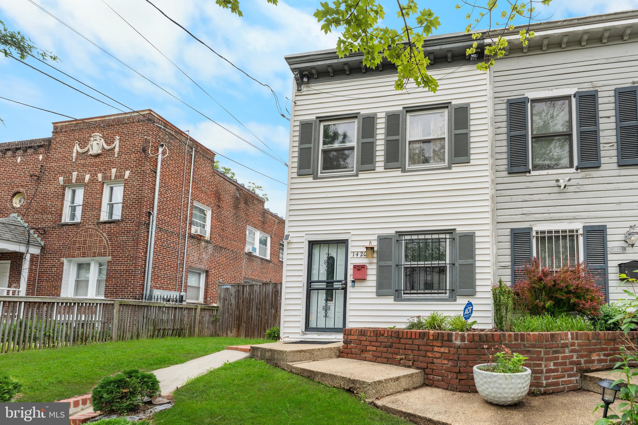 1420 V STREET SE