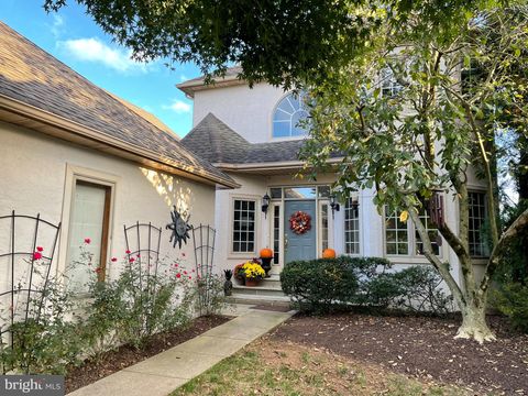 Photo of 327 Overlook Lane, CONSHOHOCKEN, PA 19428 (MLS # PAMC2178406)