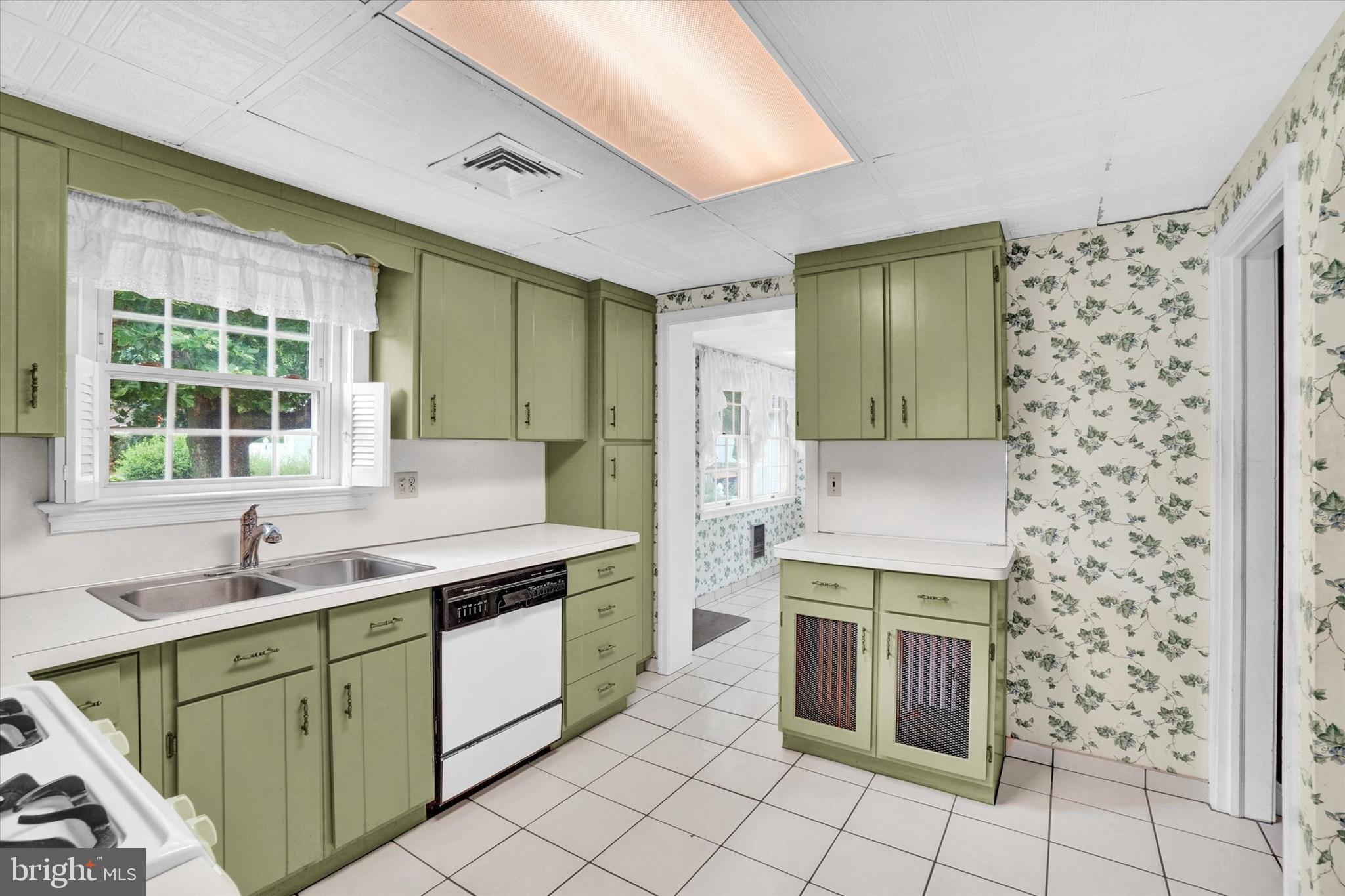 YORK COLLEGE - Residential