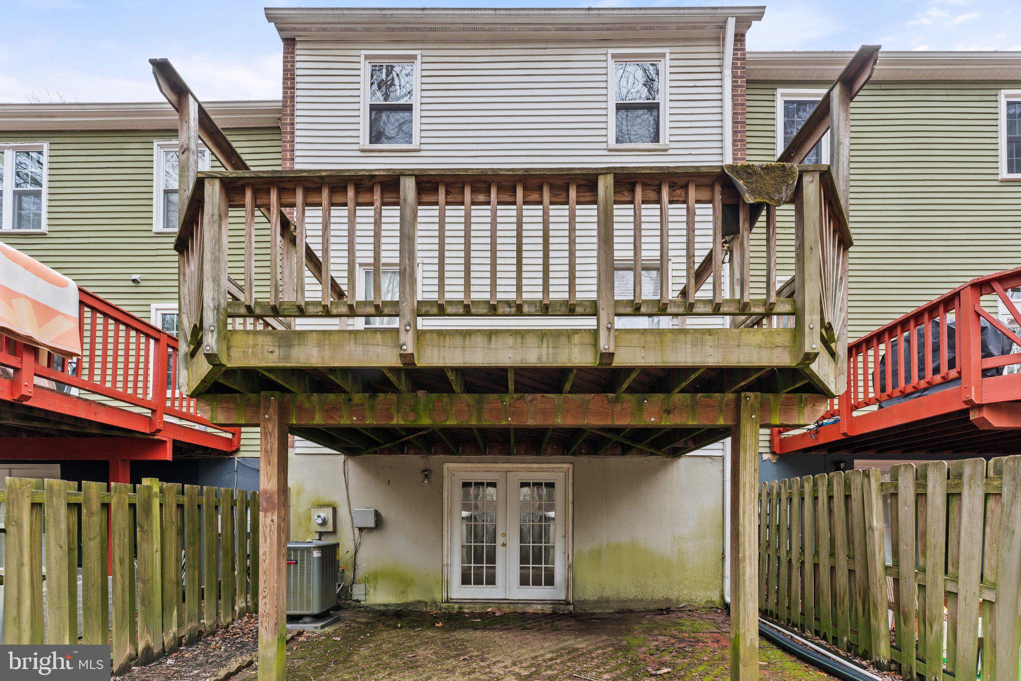 DANBURY FOREST - Residential