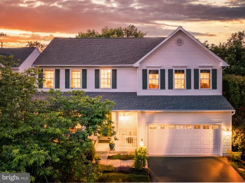 43262 Stoneyglen Court, Ashburn, VA MLS: VALO2130698