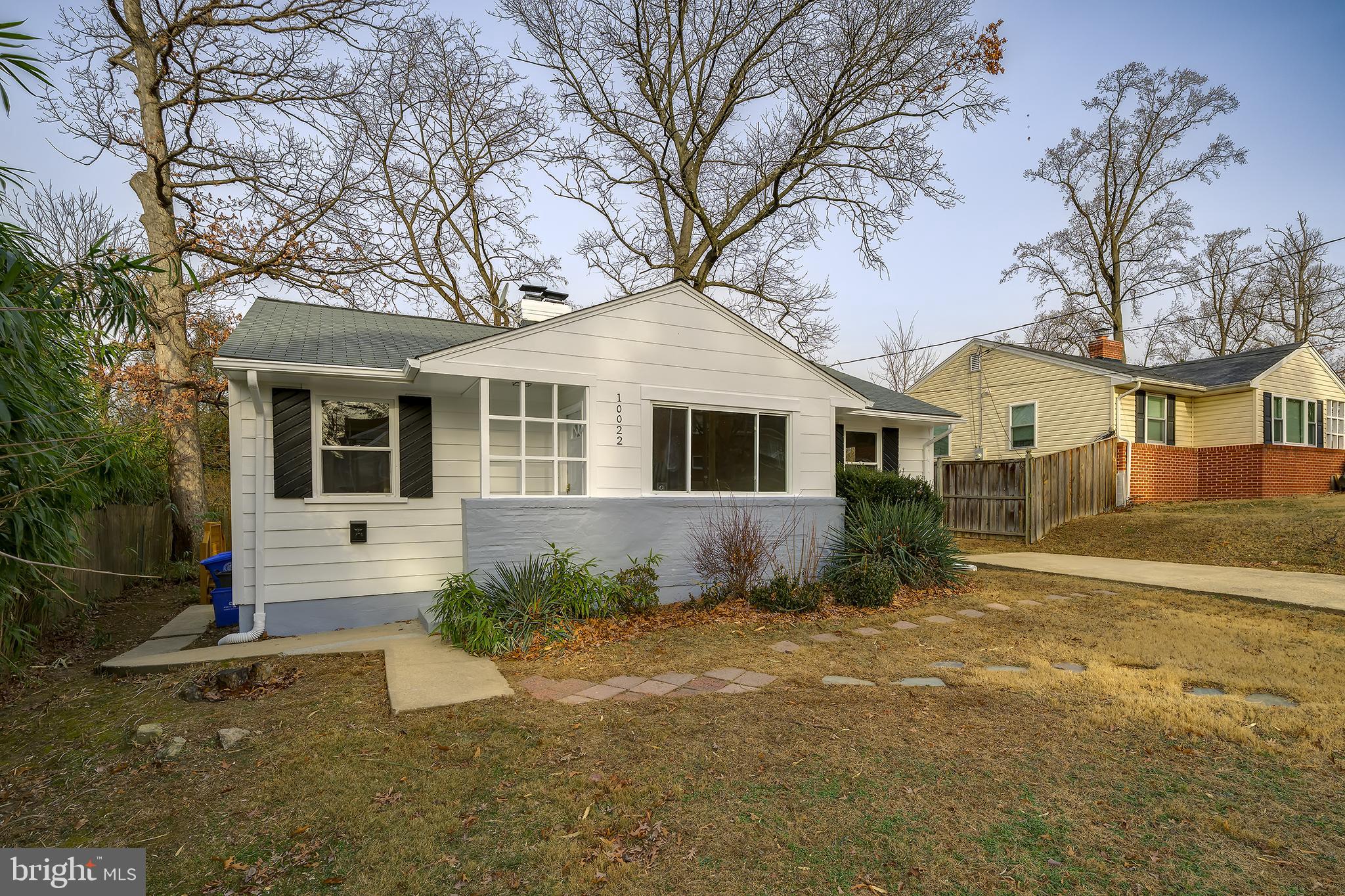 COUNTRY CLUB VIEW - Residential Lease