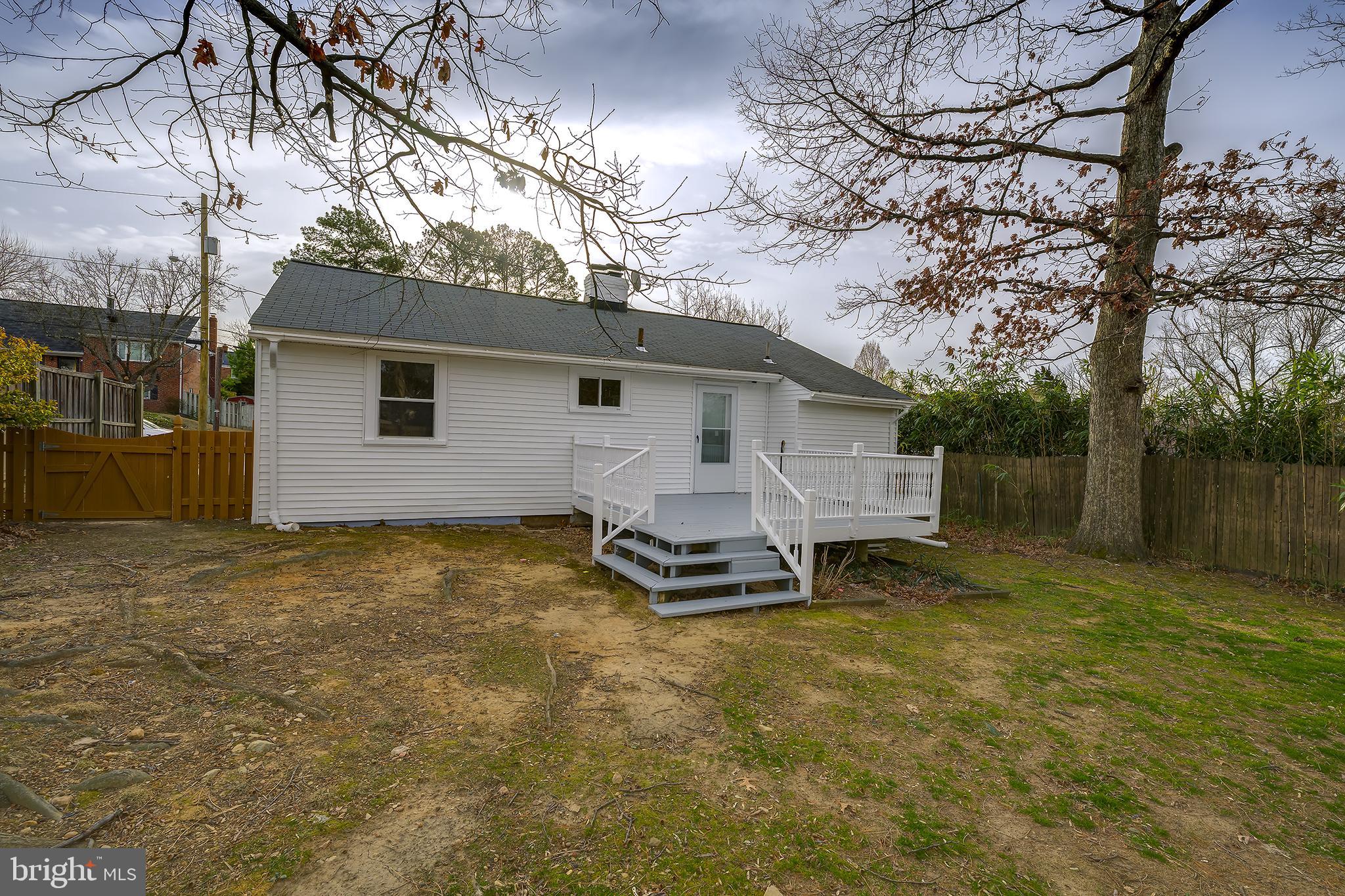 COUNTRY CLUB VIEW - Residential Lease