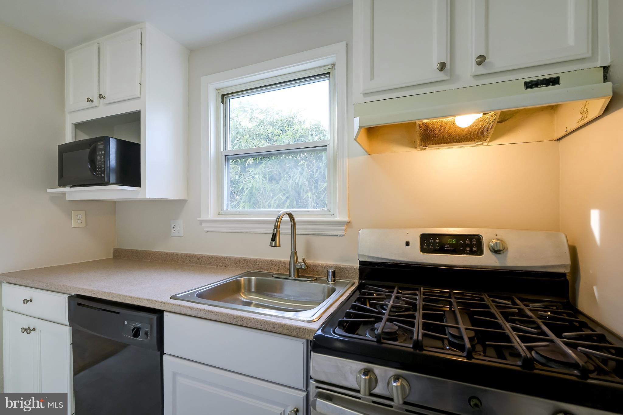 COUNTRY CLUB VIEW - Residential Lease