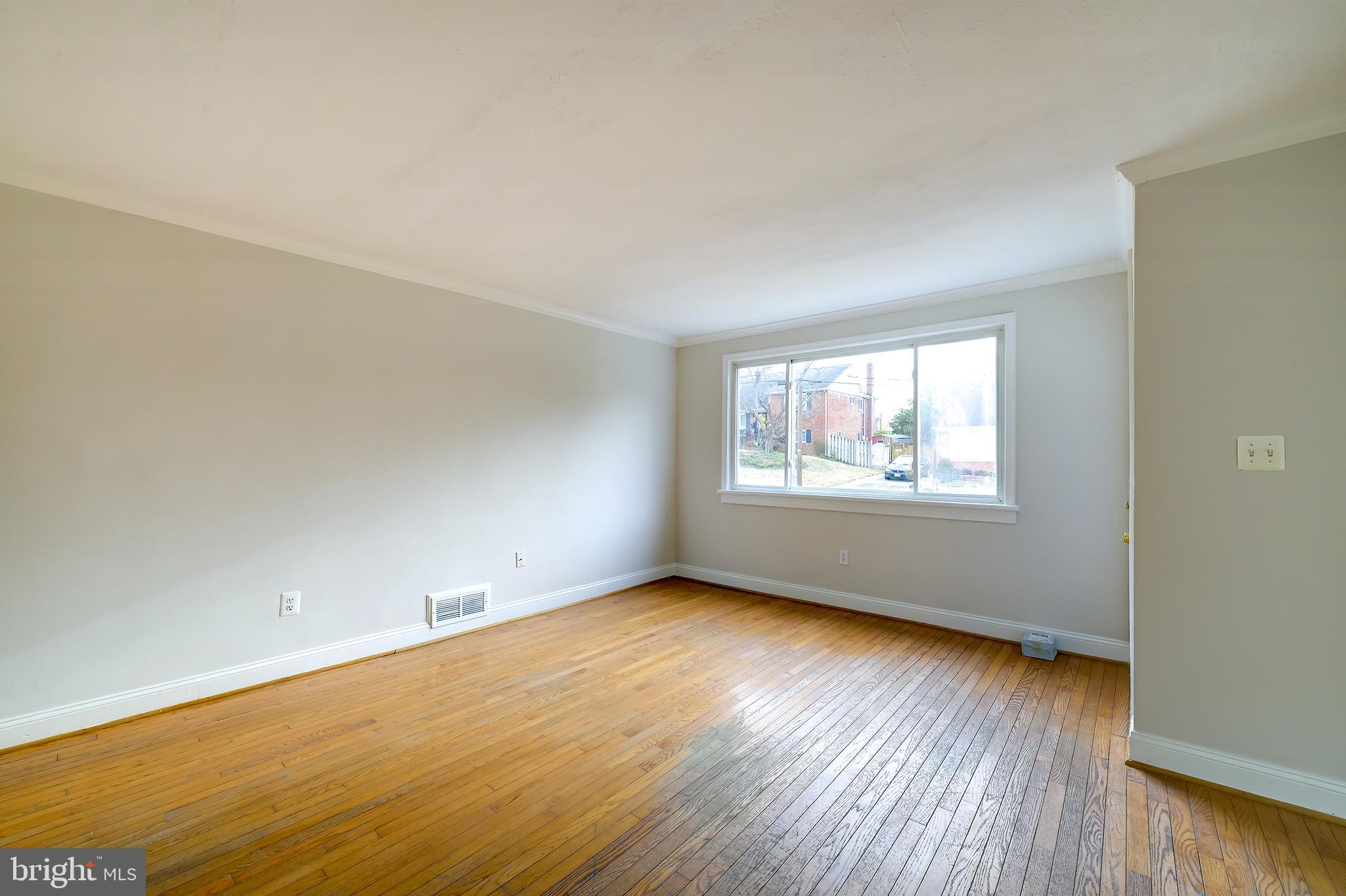 COUNTRY CLUB VIEW - Residential Lease