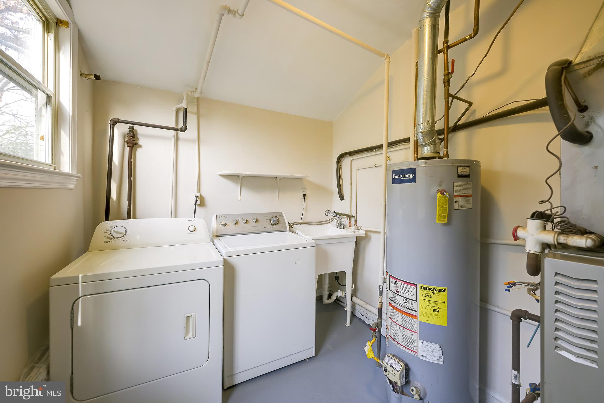 COUNTRY CLUB VIEW - Residential Lease