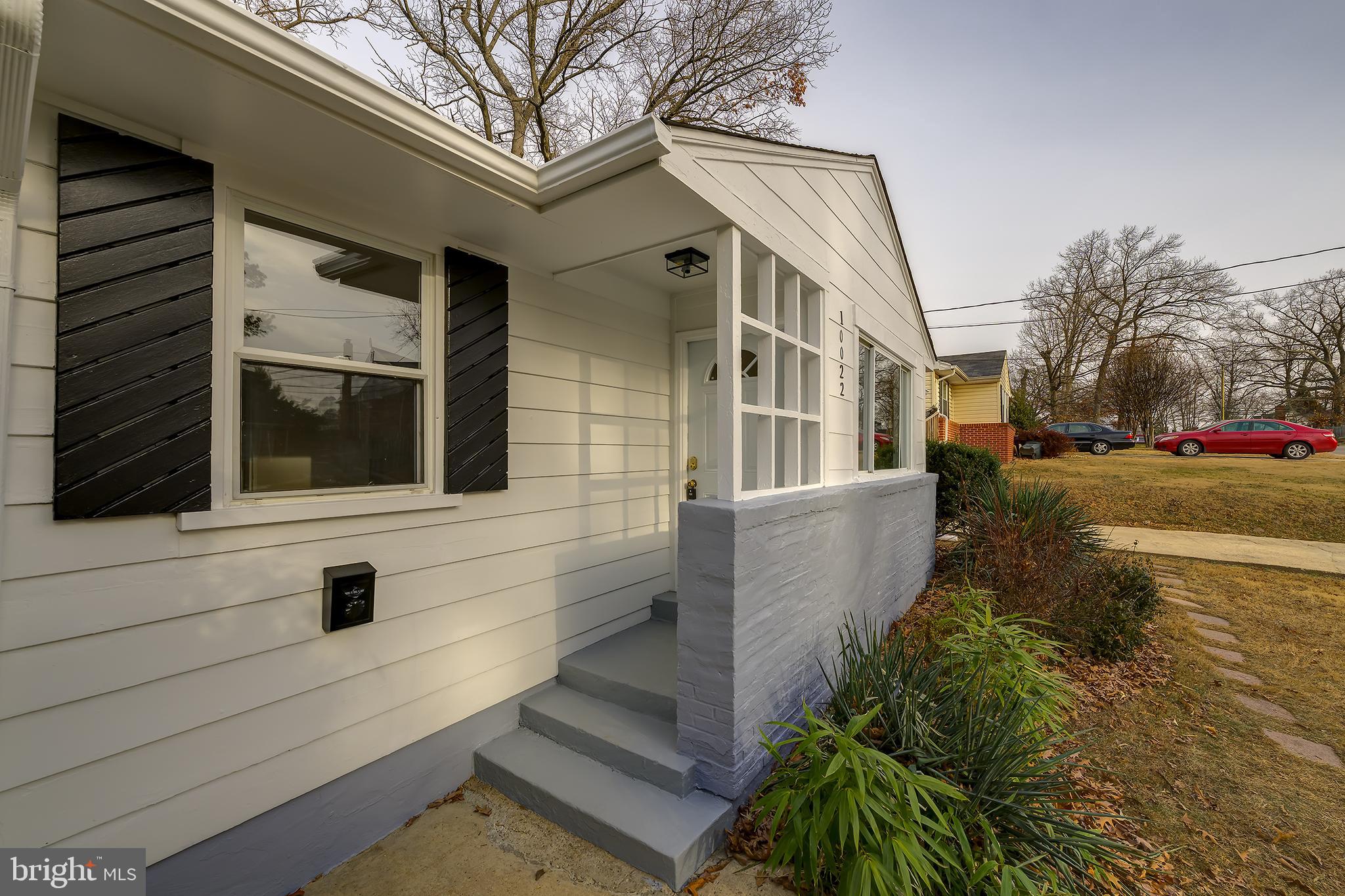 COUNTRY CLUB VIEW - Residential Lease