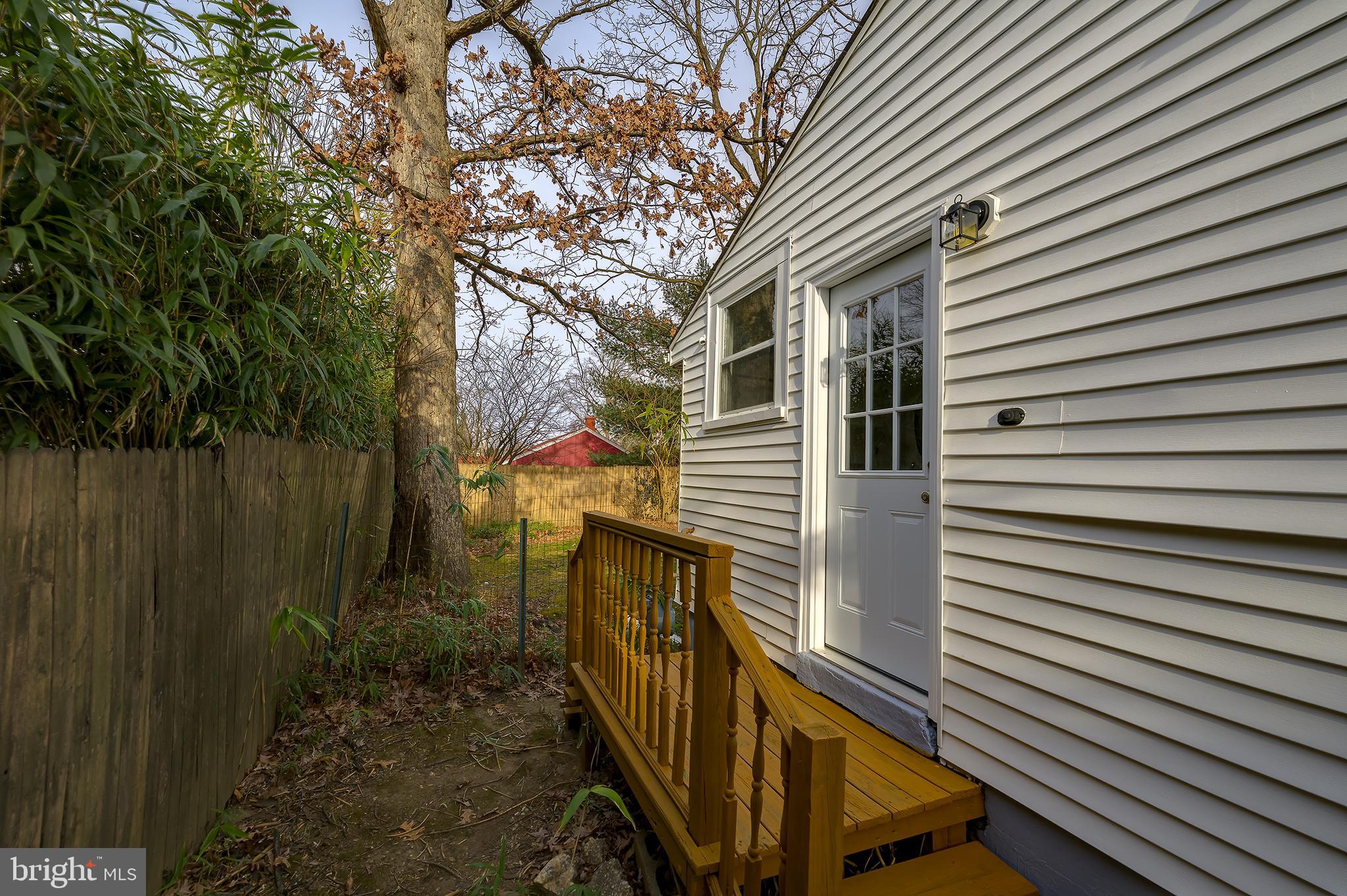 COUNTRY CLUB VIEW - Residential Lease