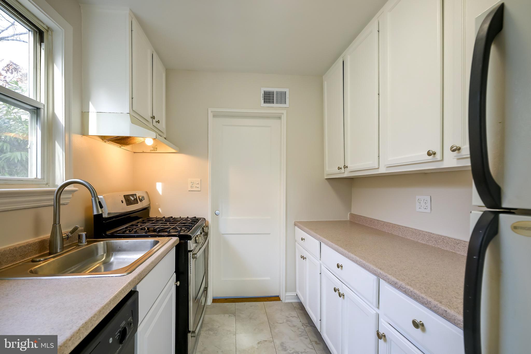 COUNTRY CLUB VIEW - Residential Lease