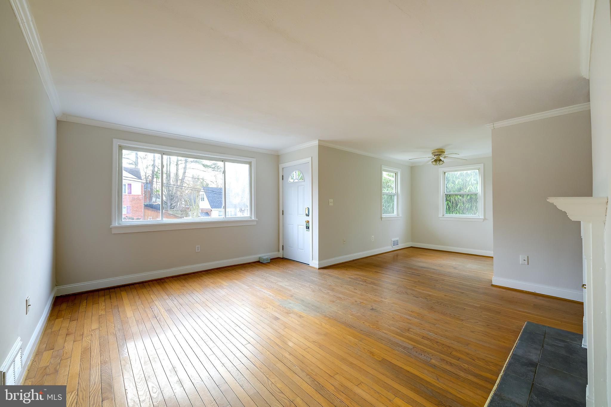 COUNTRY CLUB VIEW - Residential Lease