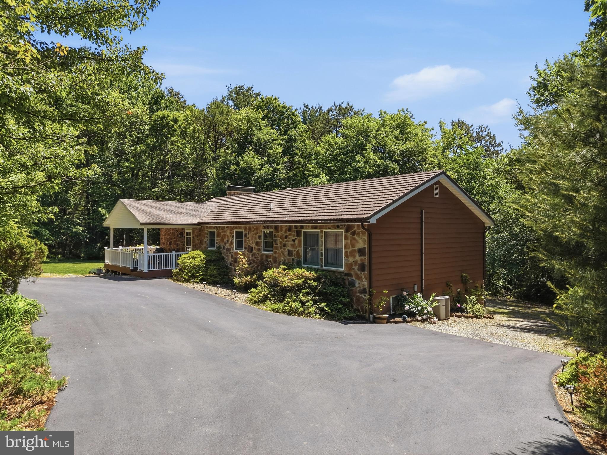 55 MOLENDA CIRCLE