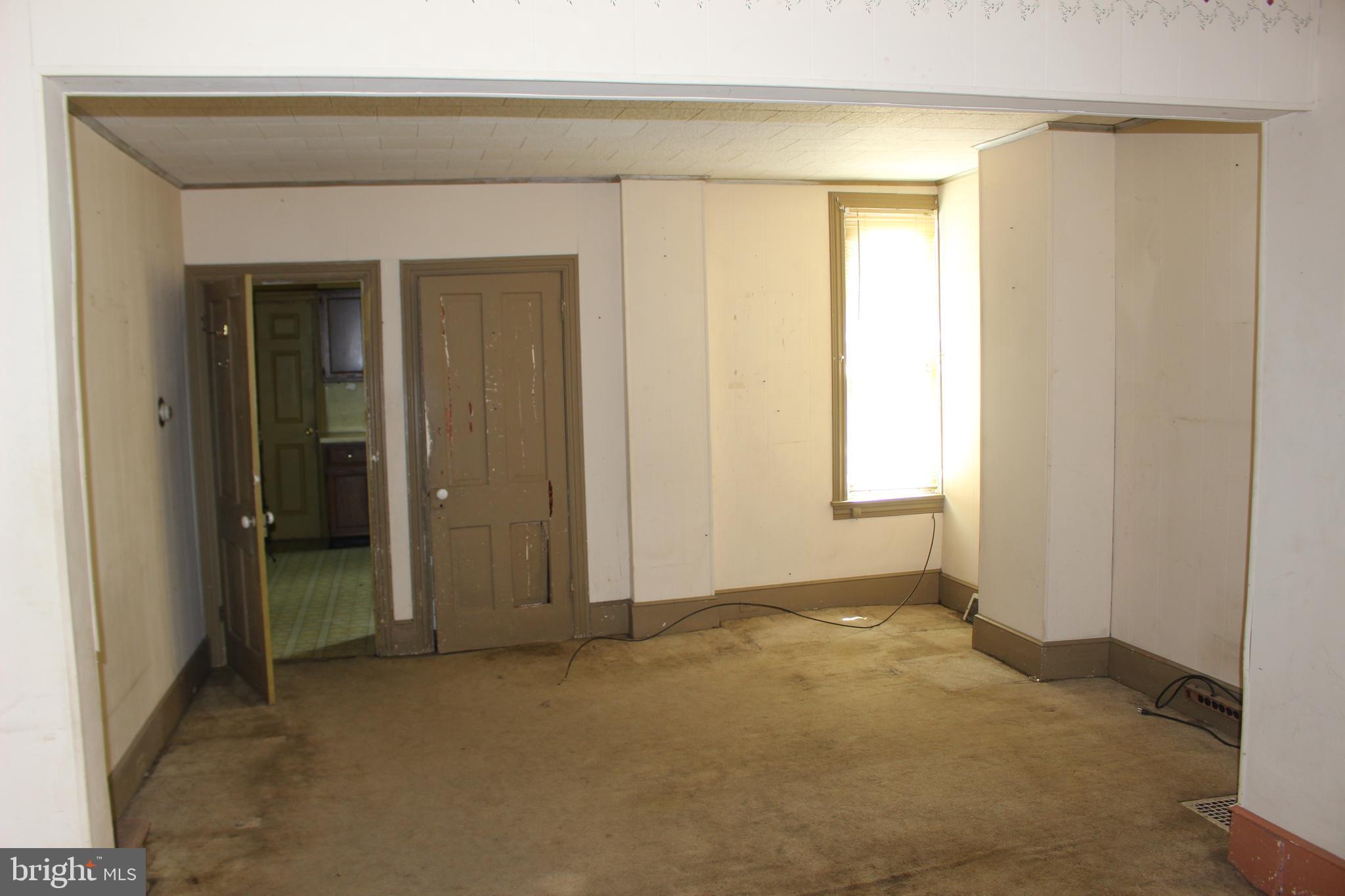527 W MARKET STREET